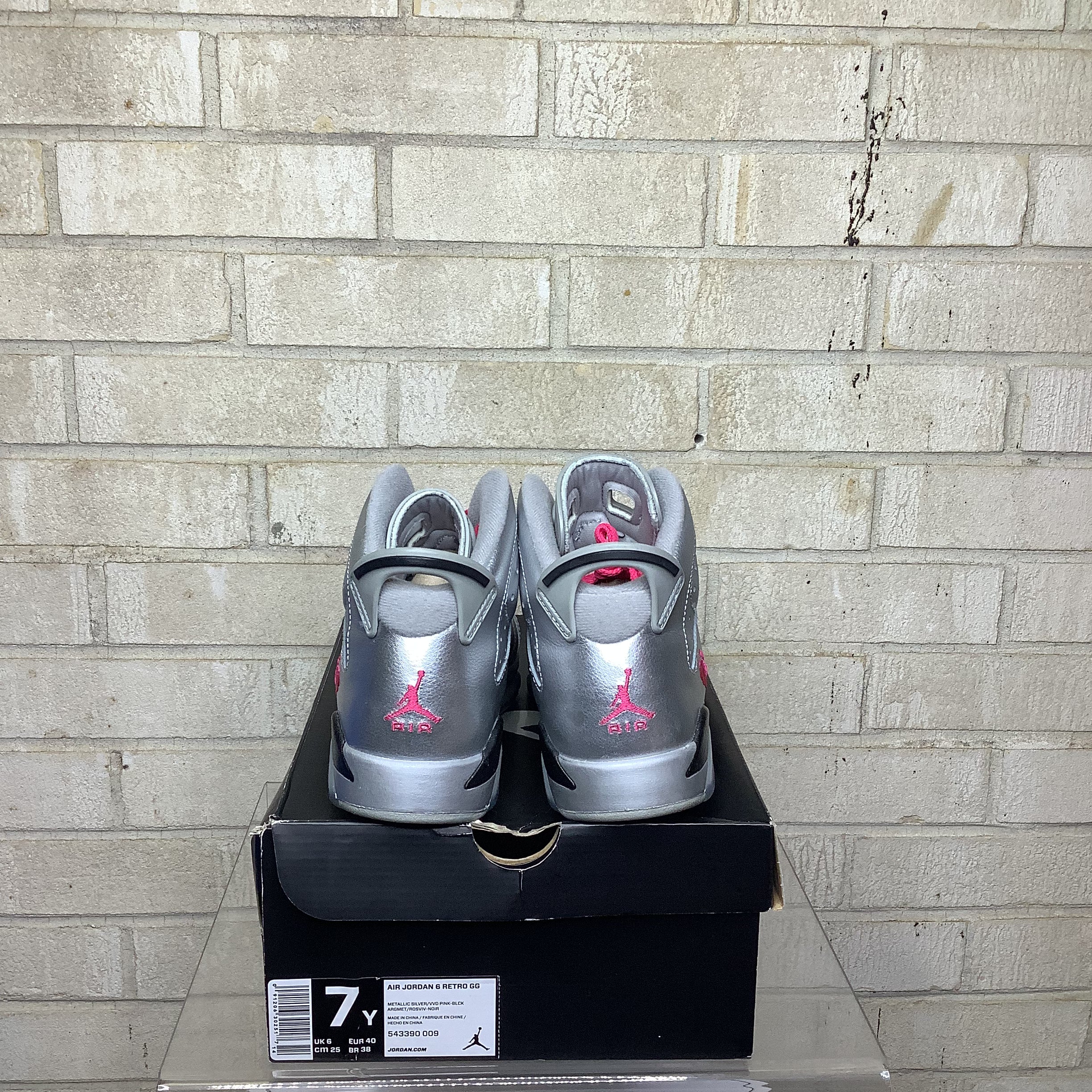 AIR JORDAN 6 VALENTINES DAY SIZE 7Y 543390-009