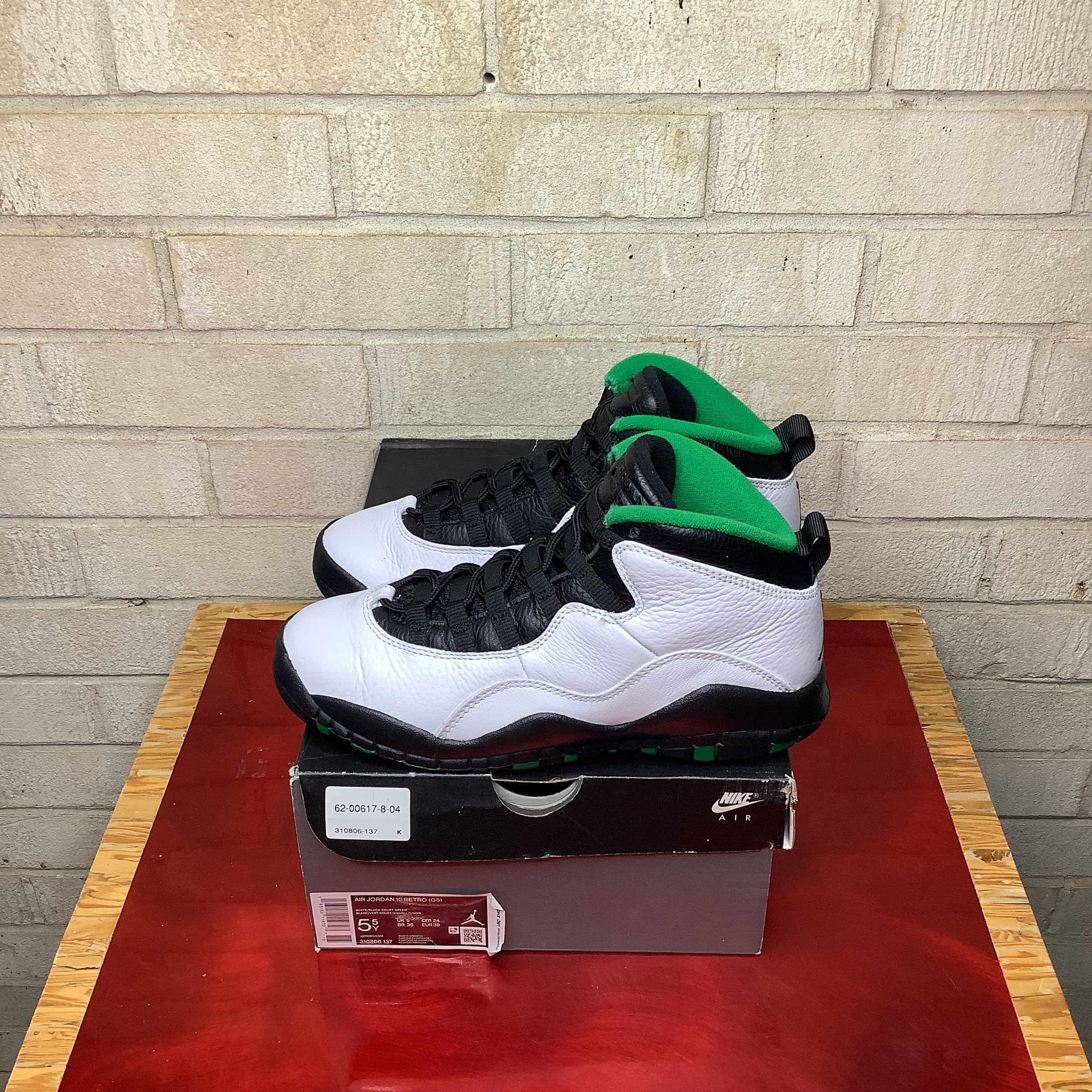 AIR JORDAN 10 SEATTLE SIZE 5.5Y 310806-137