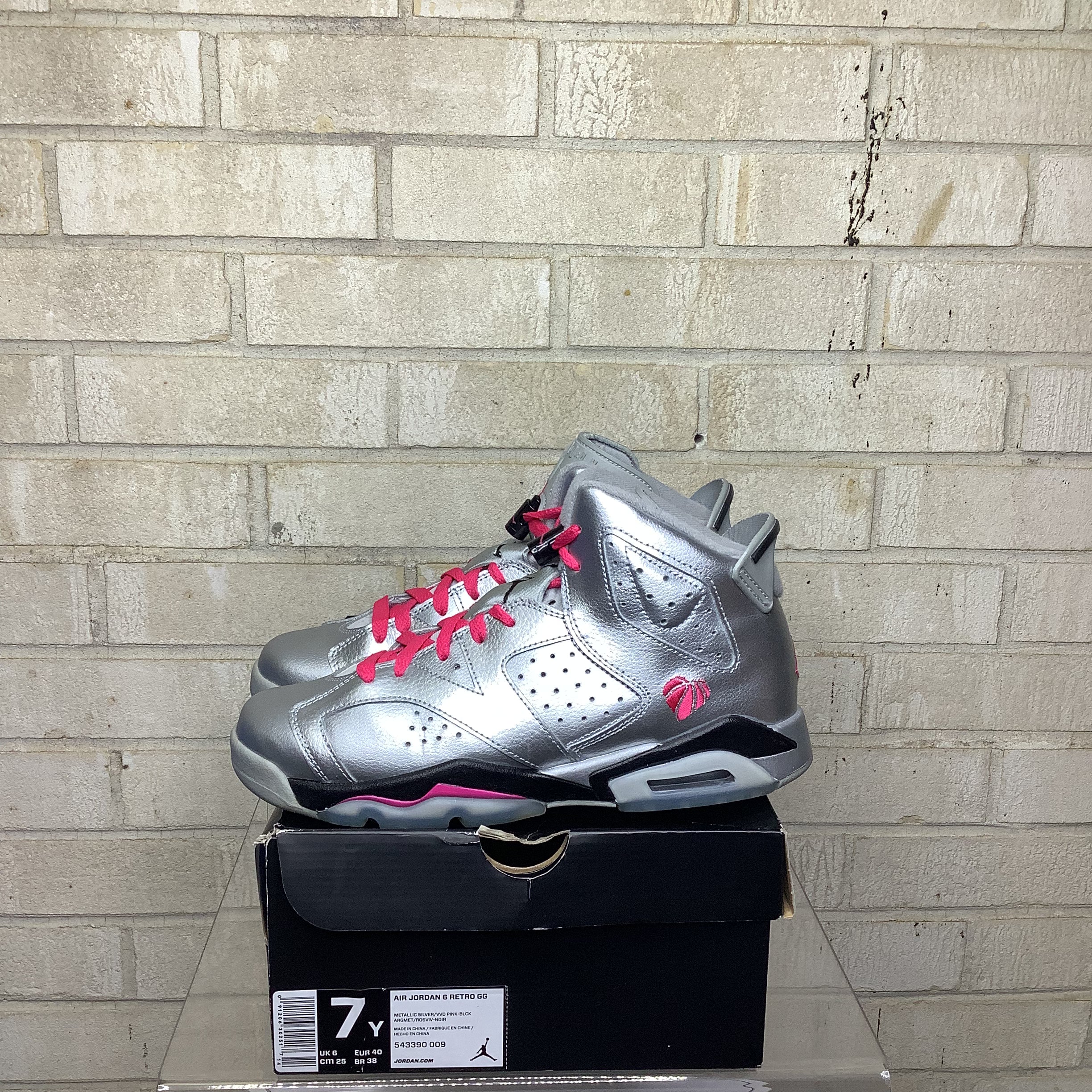 AIR JORDAN 6 VALENTINES DAY SIZE 7Y 543390-009