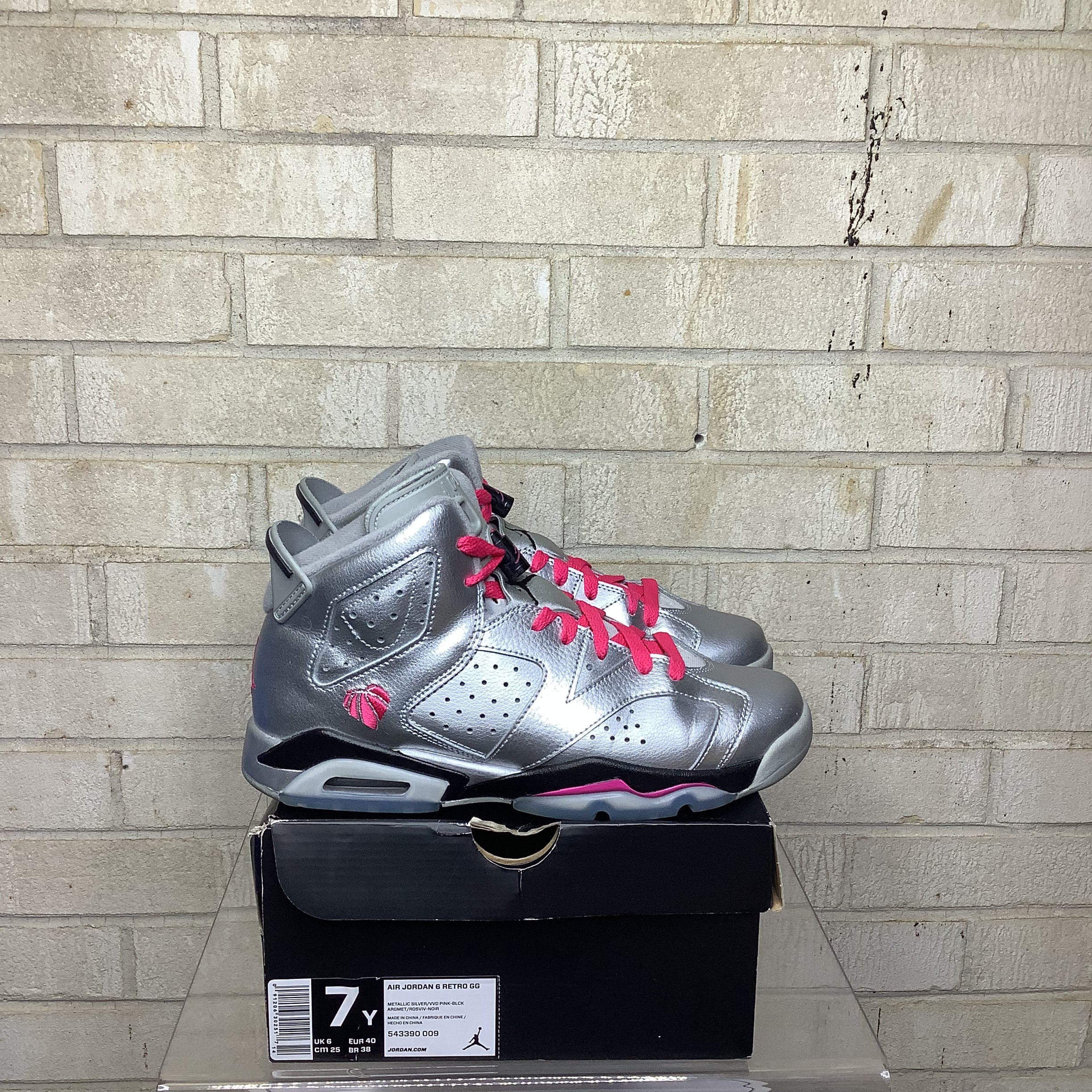 AIR JORDAN 6 VALENTINES DAY SIZE 7Y 543390-009