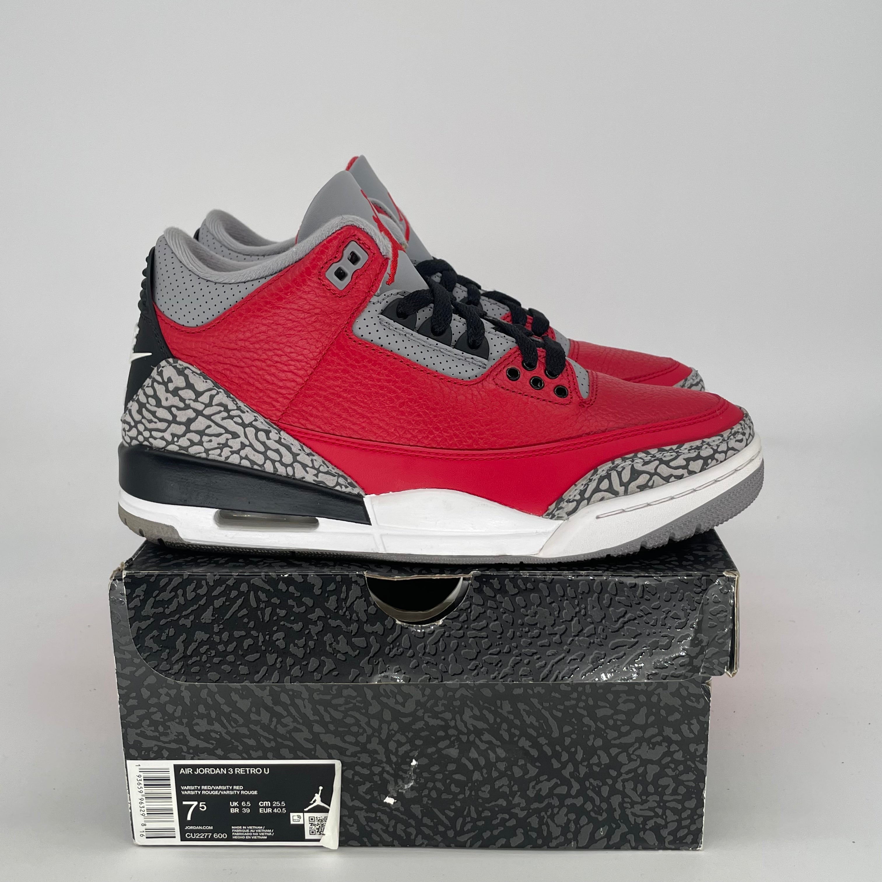 AIR JORDAN 3 UNITE CHI CU2277-600 SIZE 7.5/9W