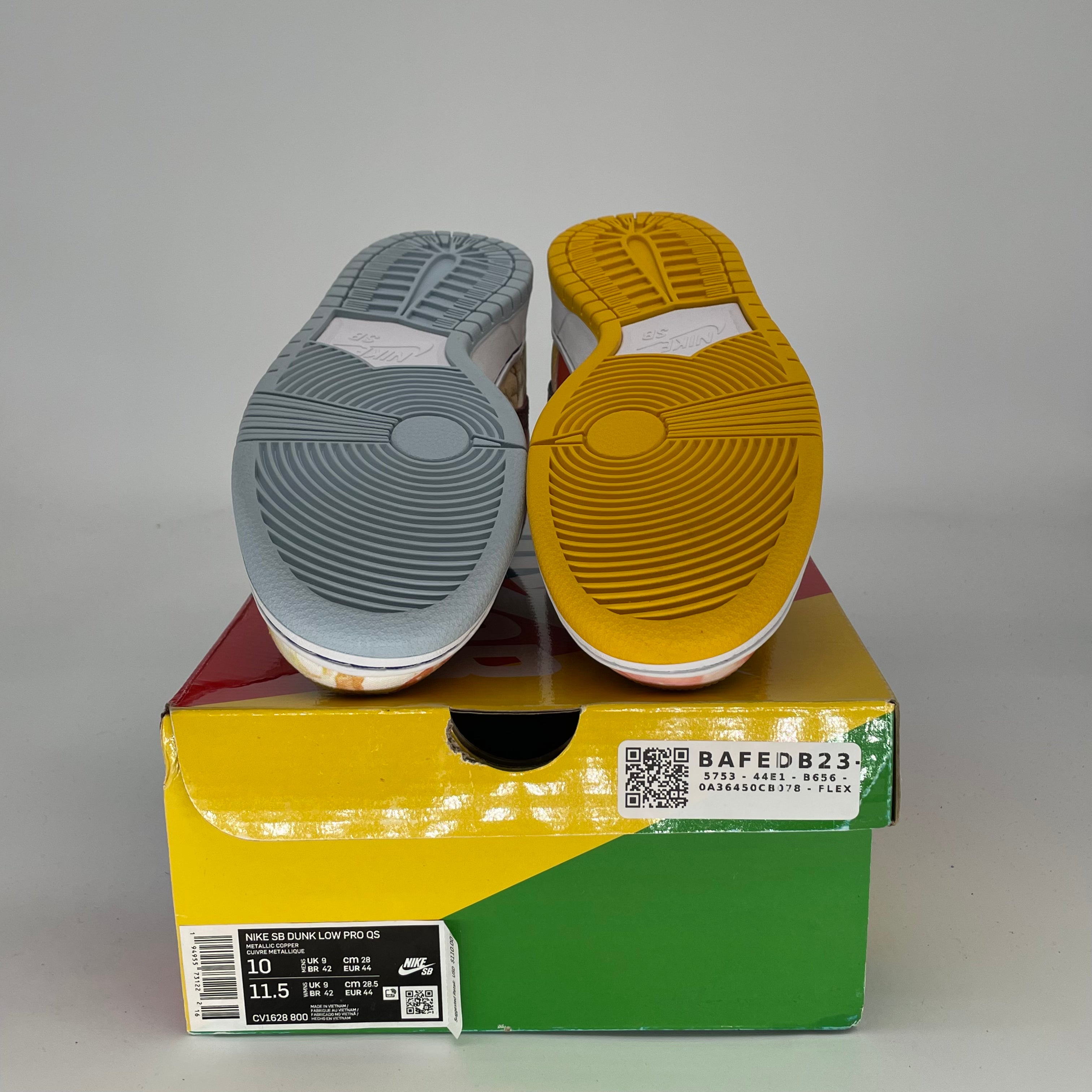 NIKE SB DUNK LOW STREET HAWKER SIZE 10/11.5W CV1628-800