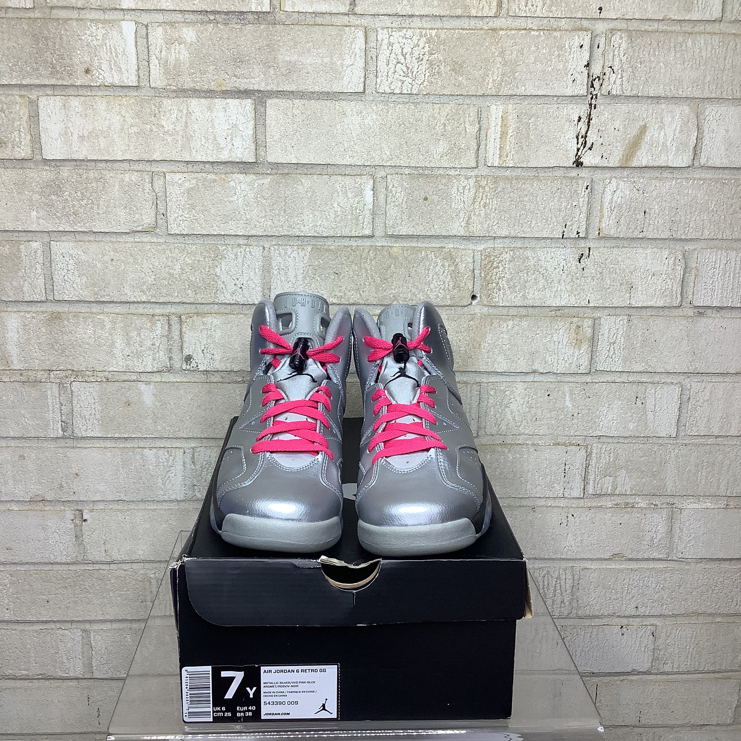 AIR JORDAN 6 VALENTINES DAY SIZE 7Y 543390-009