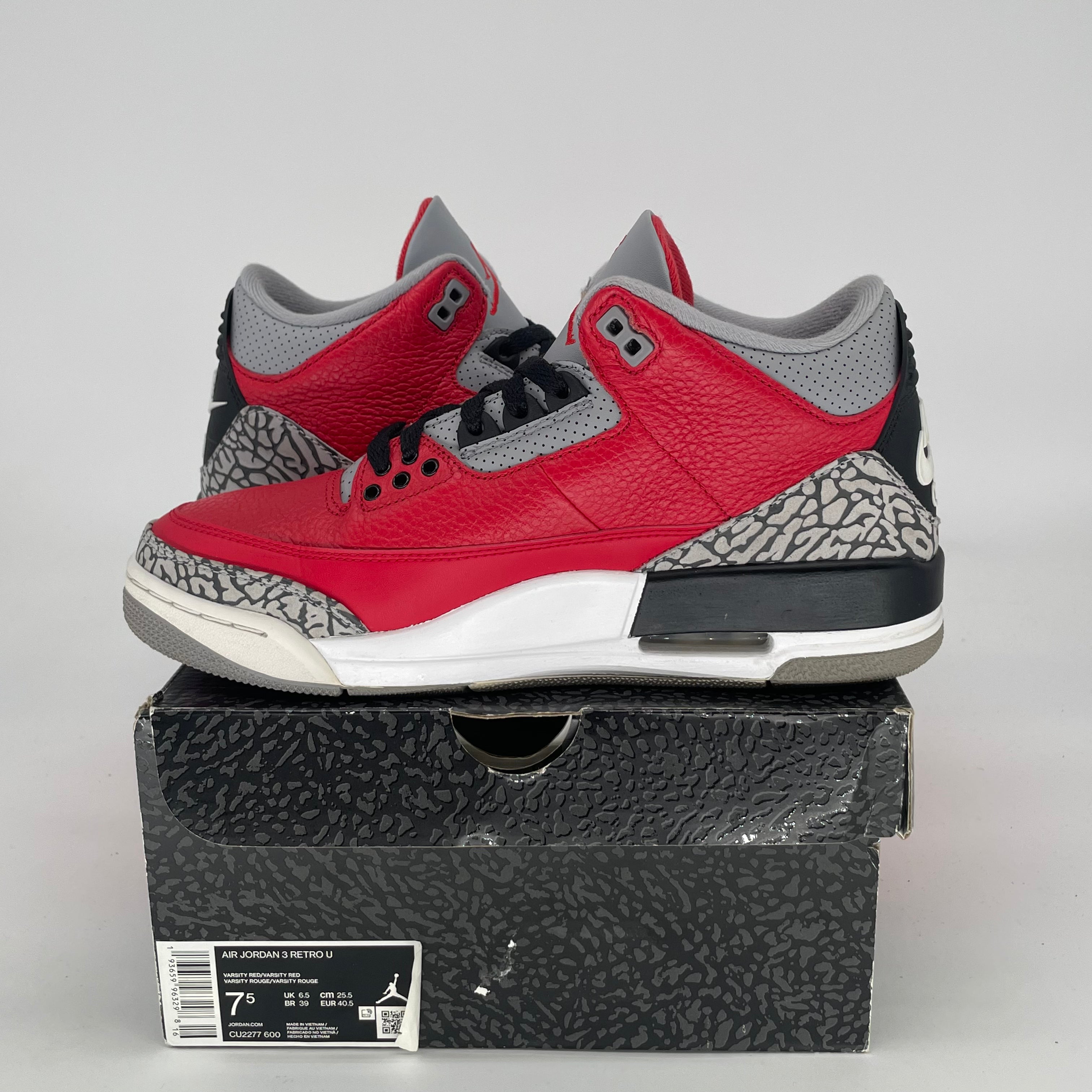 AIR JORDAN 3 UNITE CHI CU2277-600 SIZE 7.5/9W