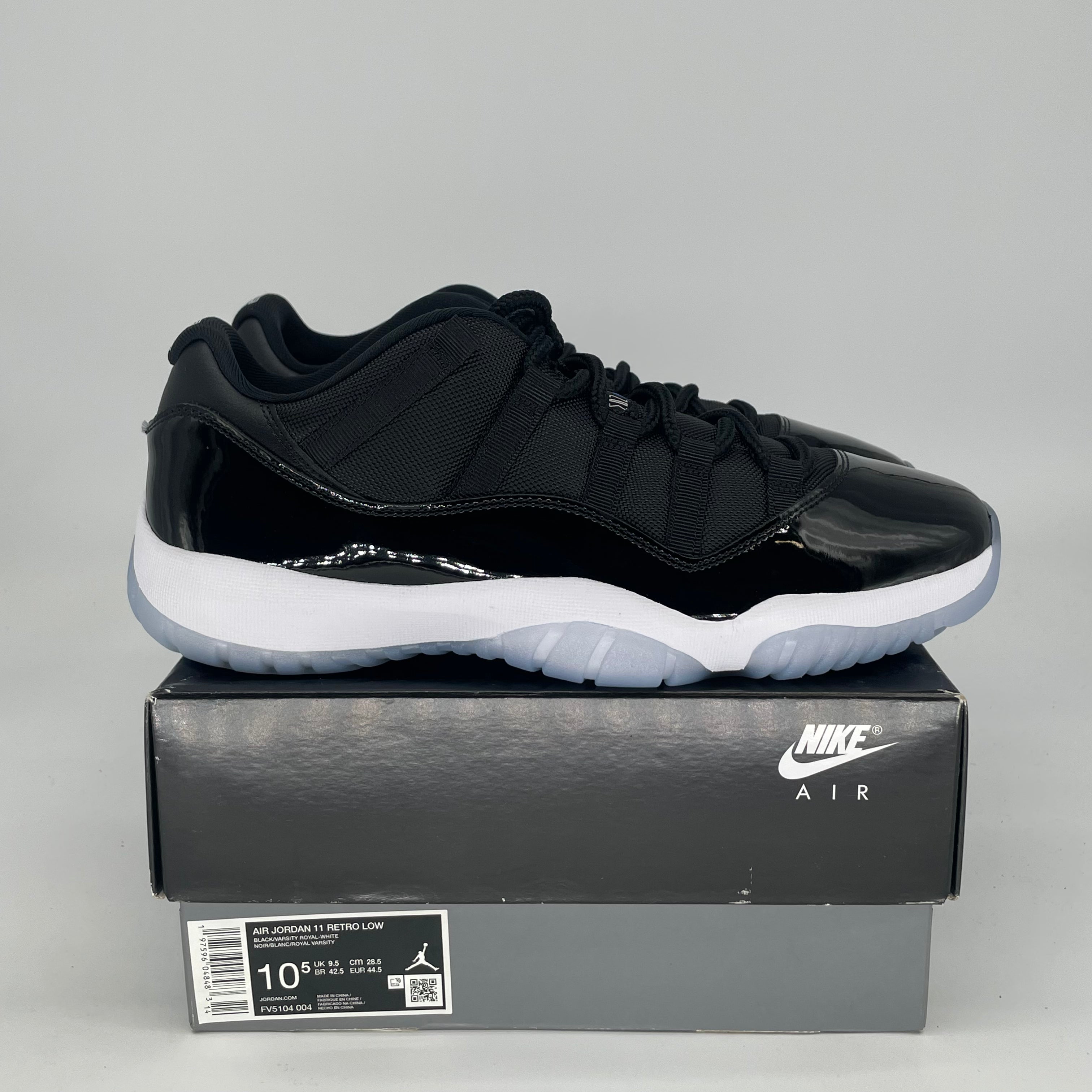 AIR JORDAN 11 LOW SPACE JAM FV5104-004 SIZE 10.5/12W