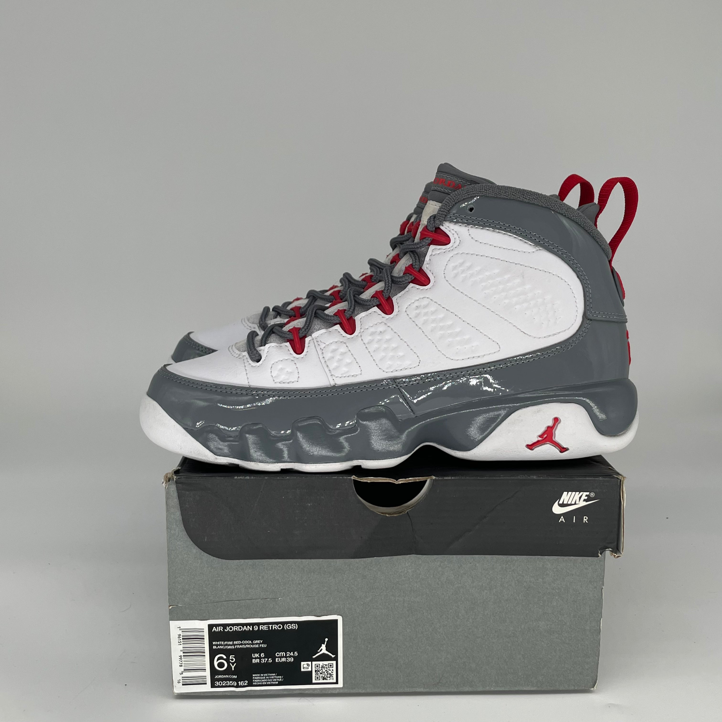 AIR JORDAN 9 FIRE RED SIZE 6.5Y 302359-162