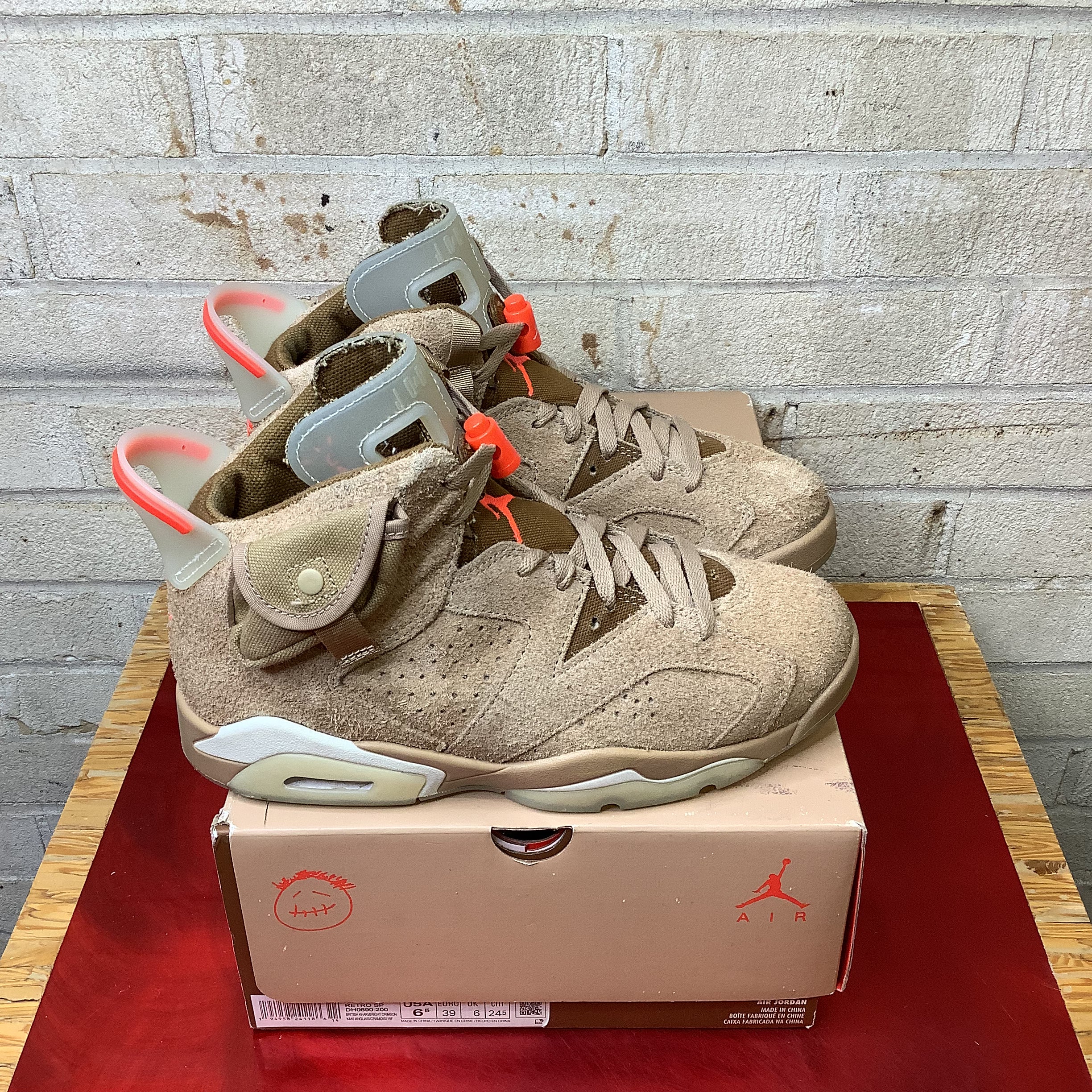 AIR JORDAN 6 TRAVIS SCOTT BRITISH KHAKI SIZE 6.5 DH0690-200