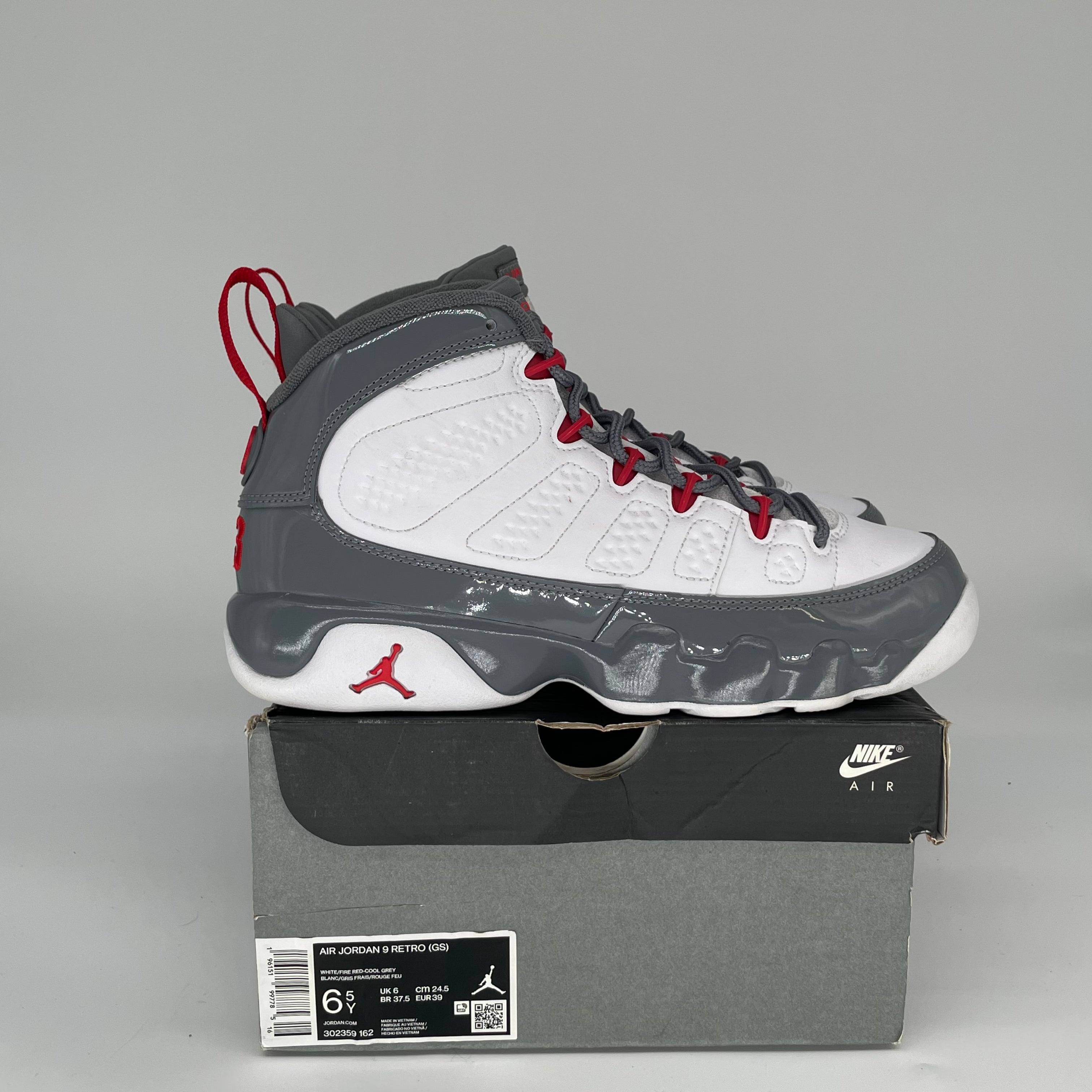 AIR JORDAN 9 FIRE RED SIZE 6.5Y 302359-162