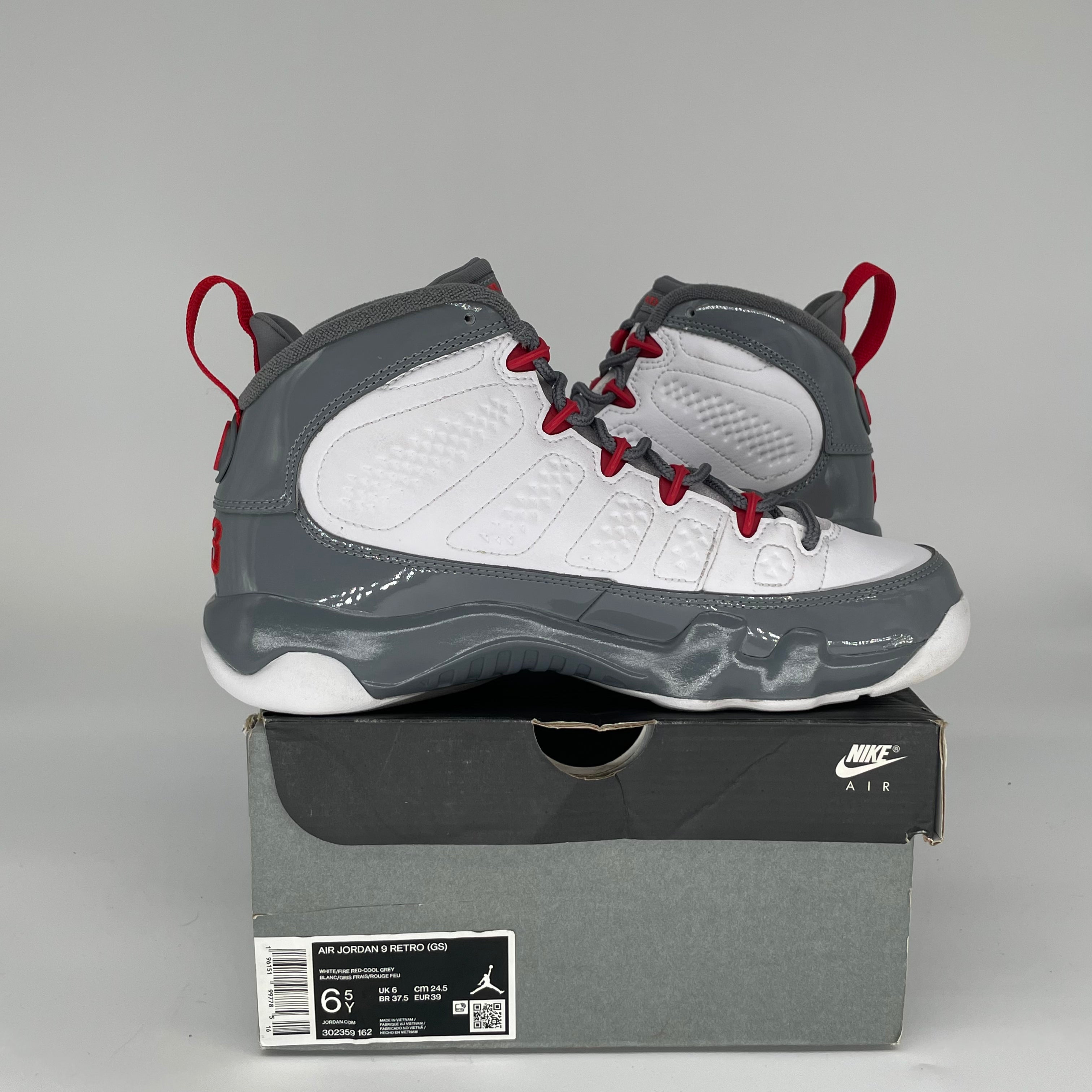 AIR JORDAN 9 FIRE RED SIZE 6.5Y 302359-162