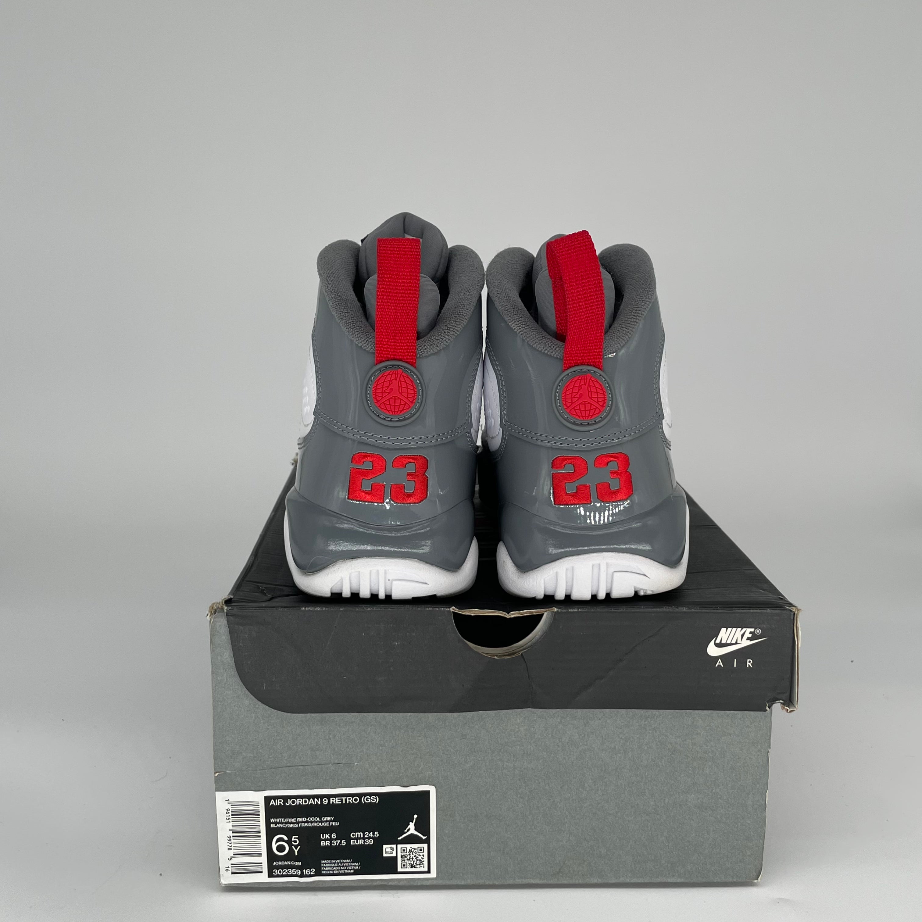 AIR JORDAN 9 FIRE RED SIZE 6.5Y 302359-162