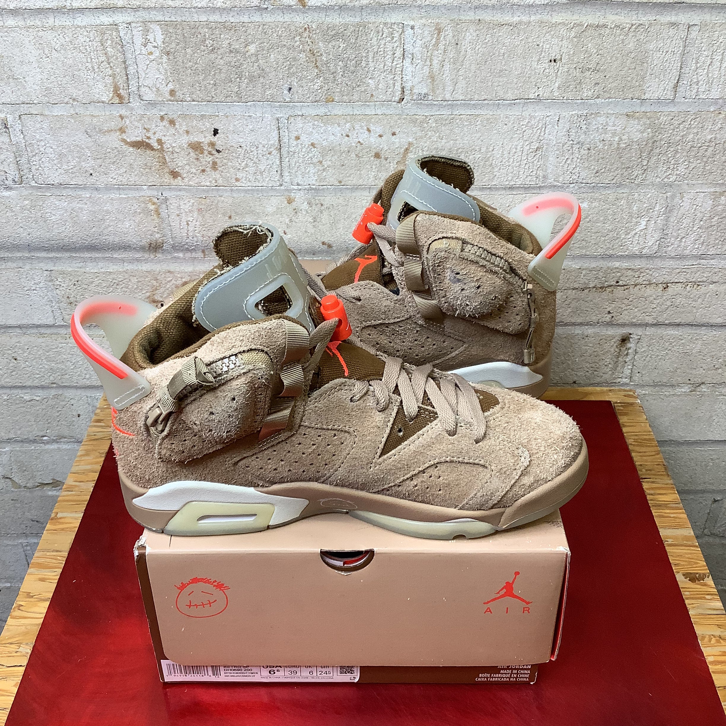 AIR JORDAN 6 TRAVIS SCOTT BRITISH KHAKI SIZE 6.5 DH0690-200