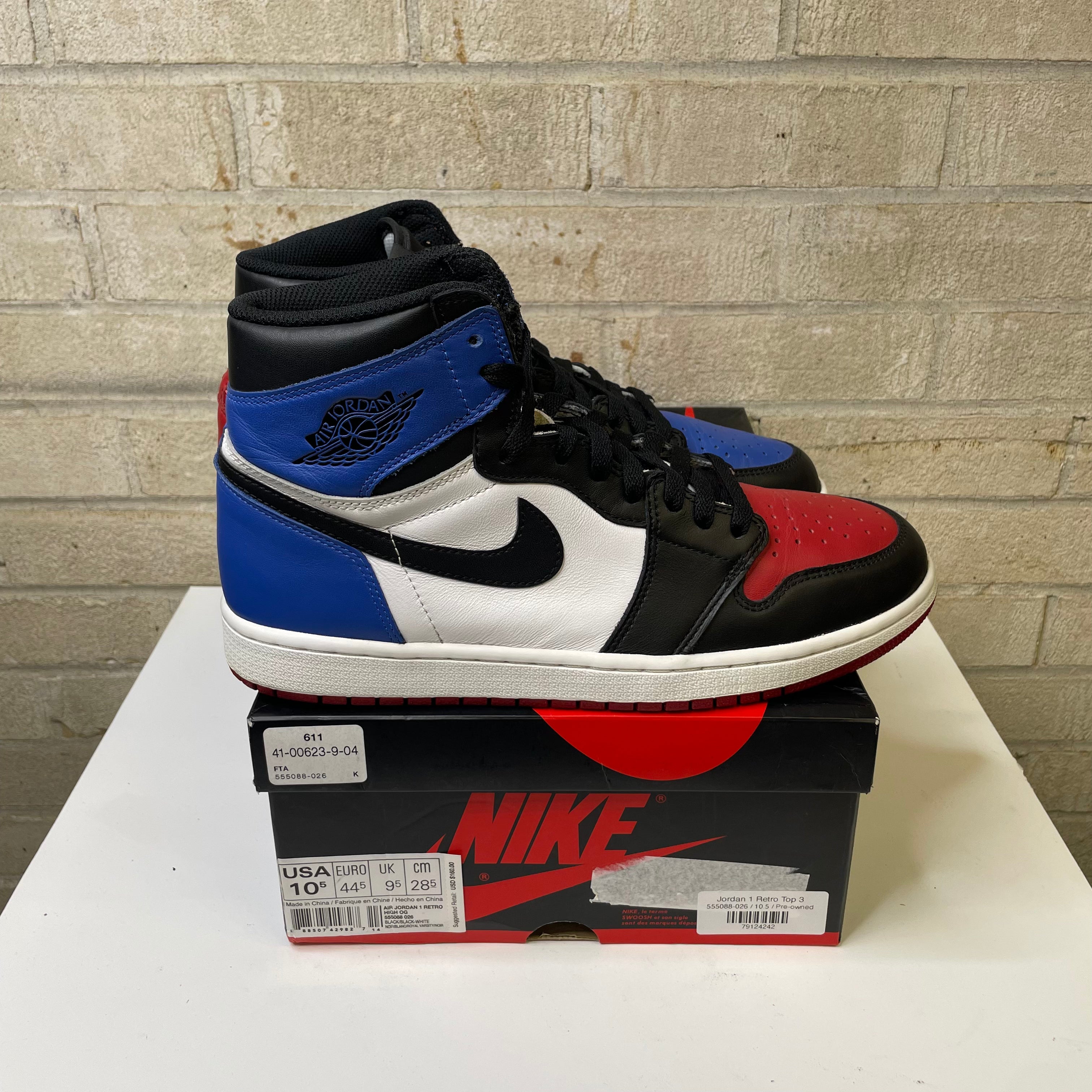 AIR JORDAN 1 TOP 3 SIZE 10.5 55088-026