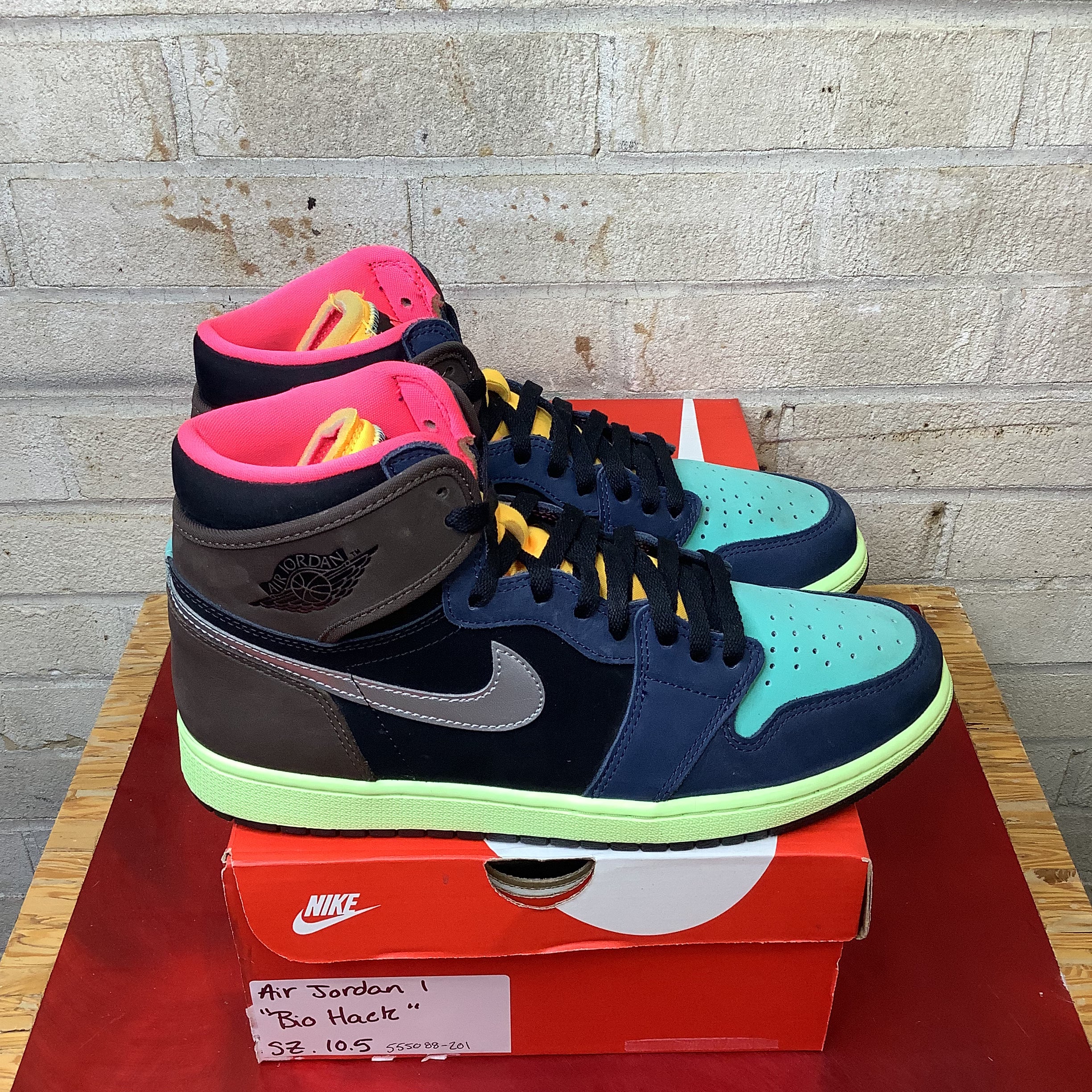 AIR JORDAN 1 BIO HACK SIZE 10.5 555088-201