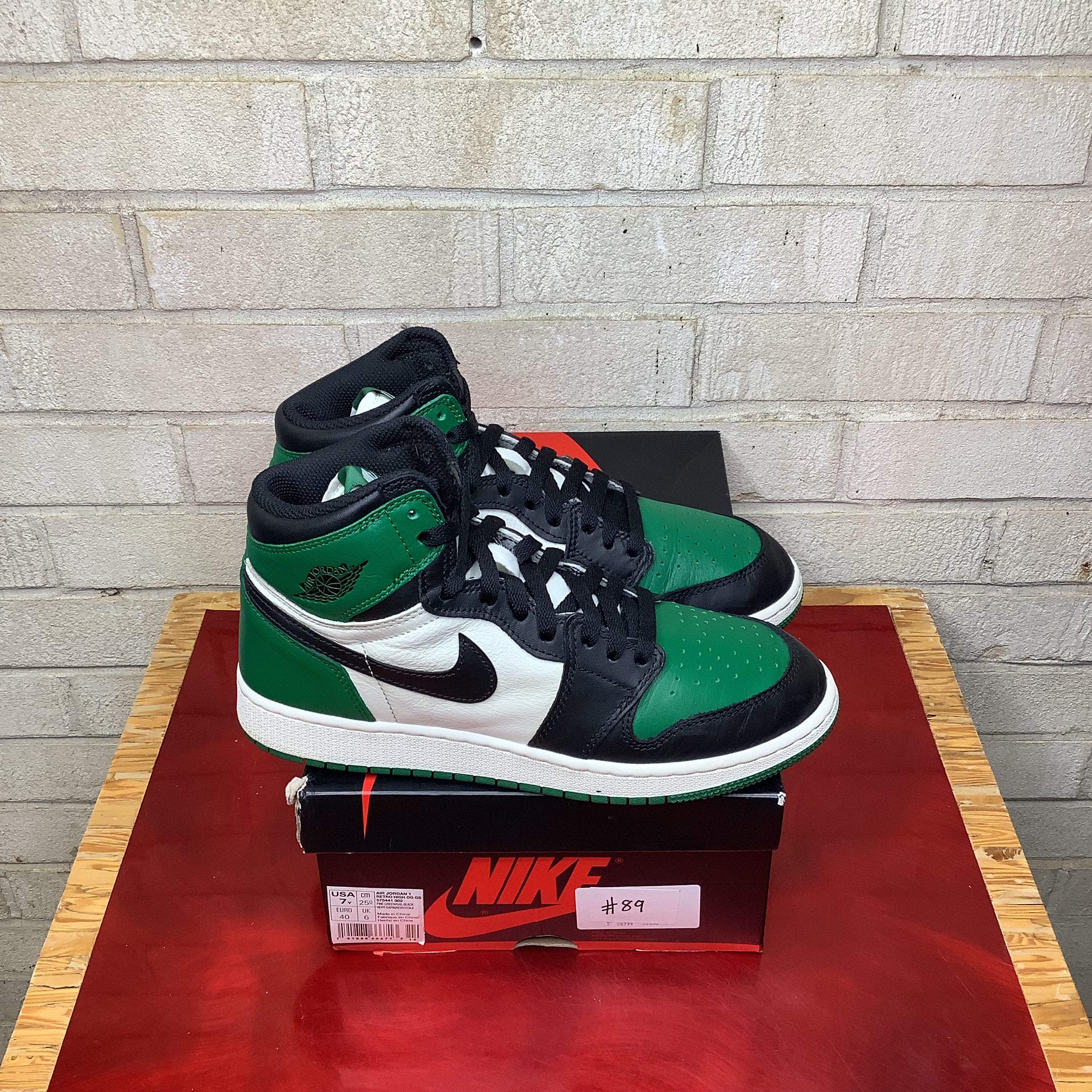 AIR JORDAN 1 PINE GREEN SIZE 7 575441-302