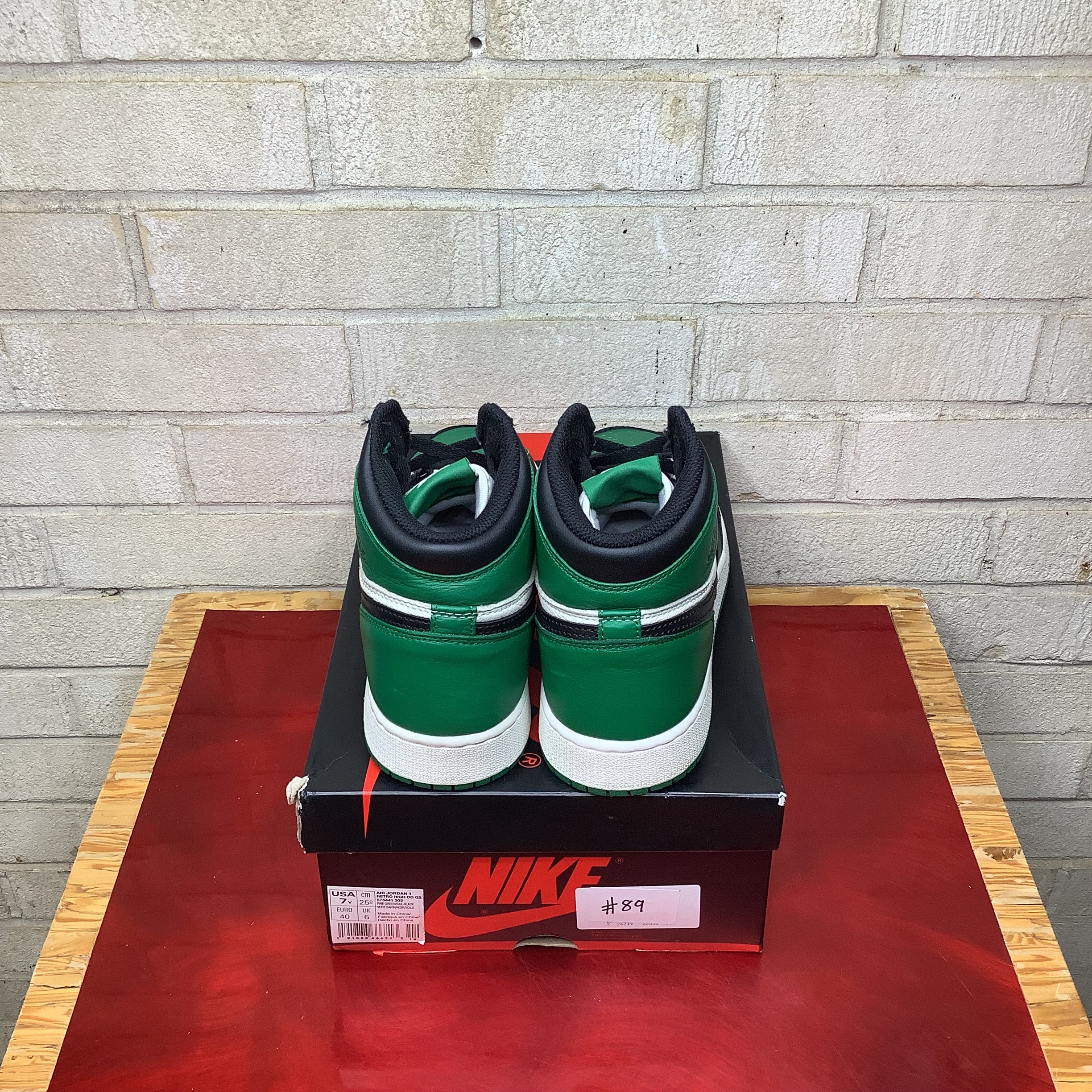 AIR JORDAN 1 PINE GREEN SIZE 7 575441-302