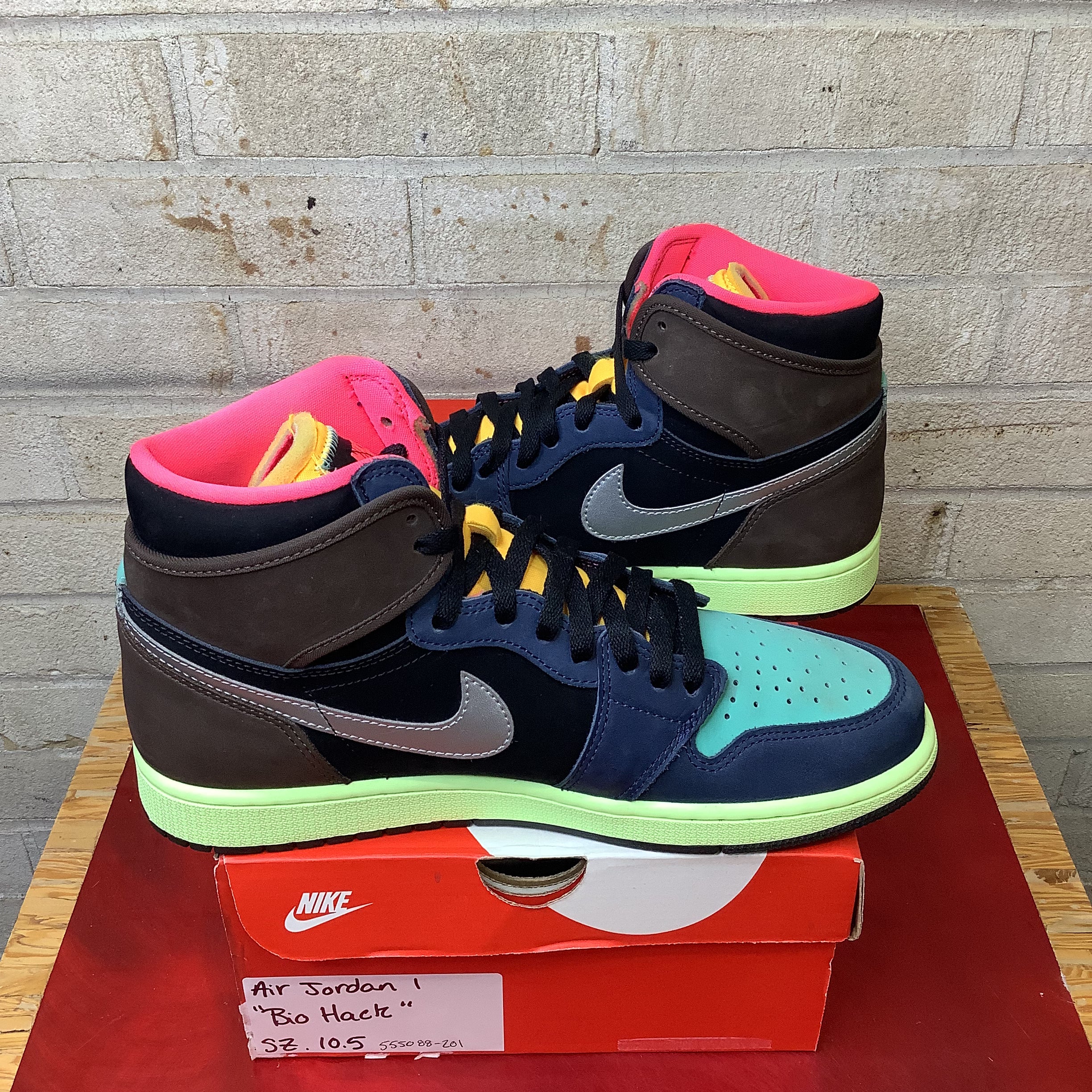 AIR JORDAN 1 BIO HACK SIZE 10.5 555088-201