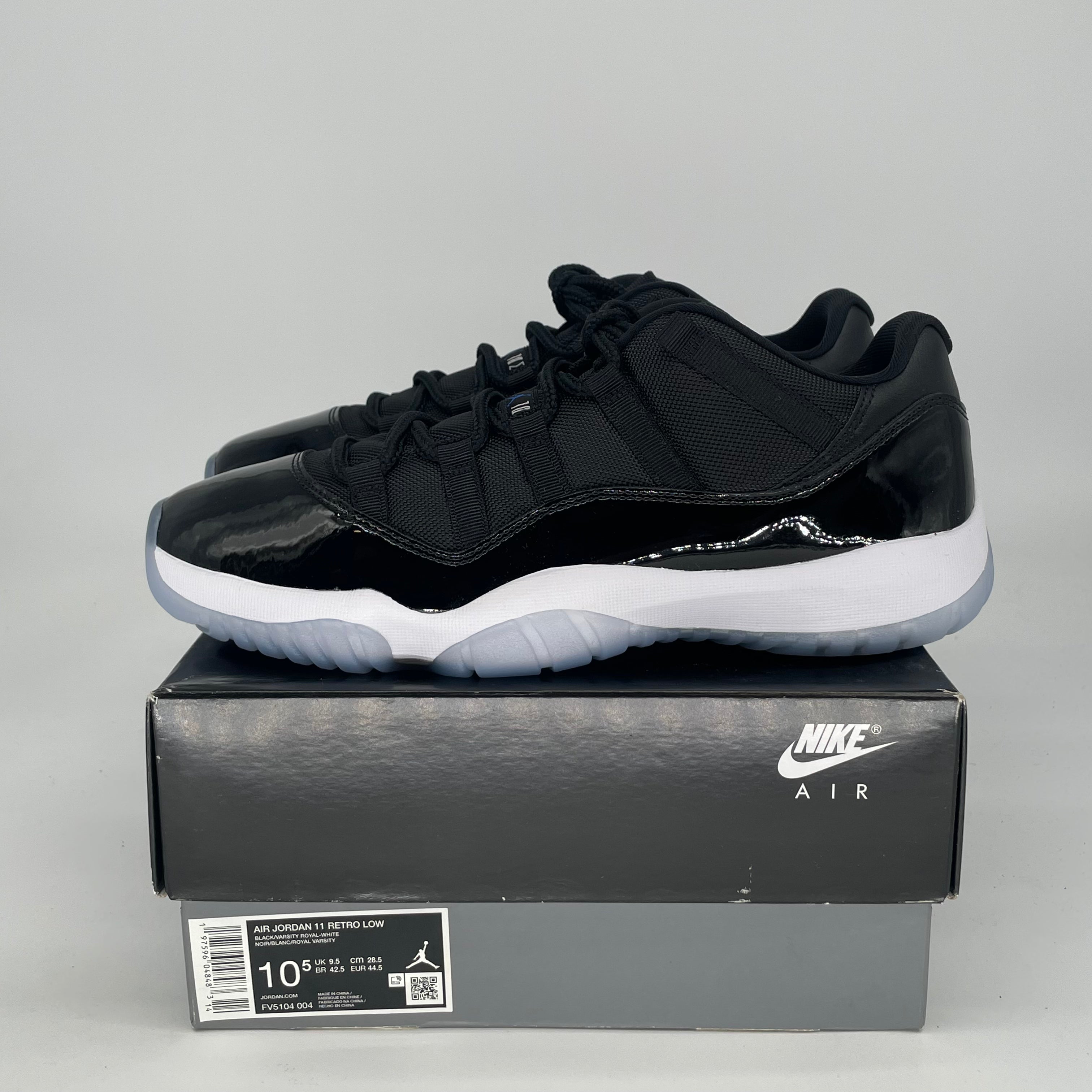 AIR JORDAN 11 LOW SPACE JAM FV5104-004 SIZE 10.5/12W