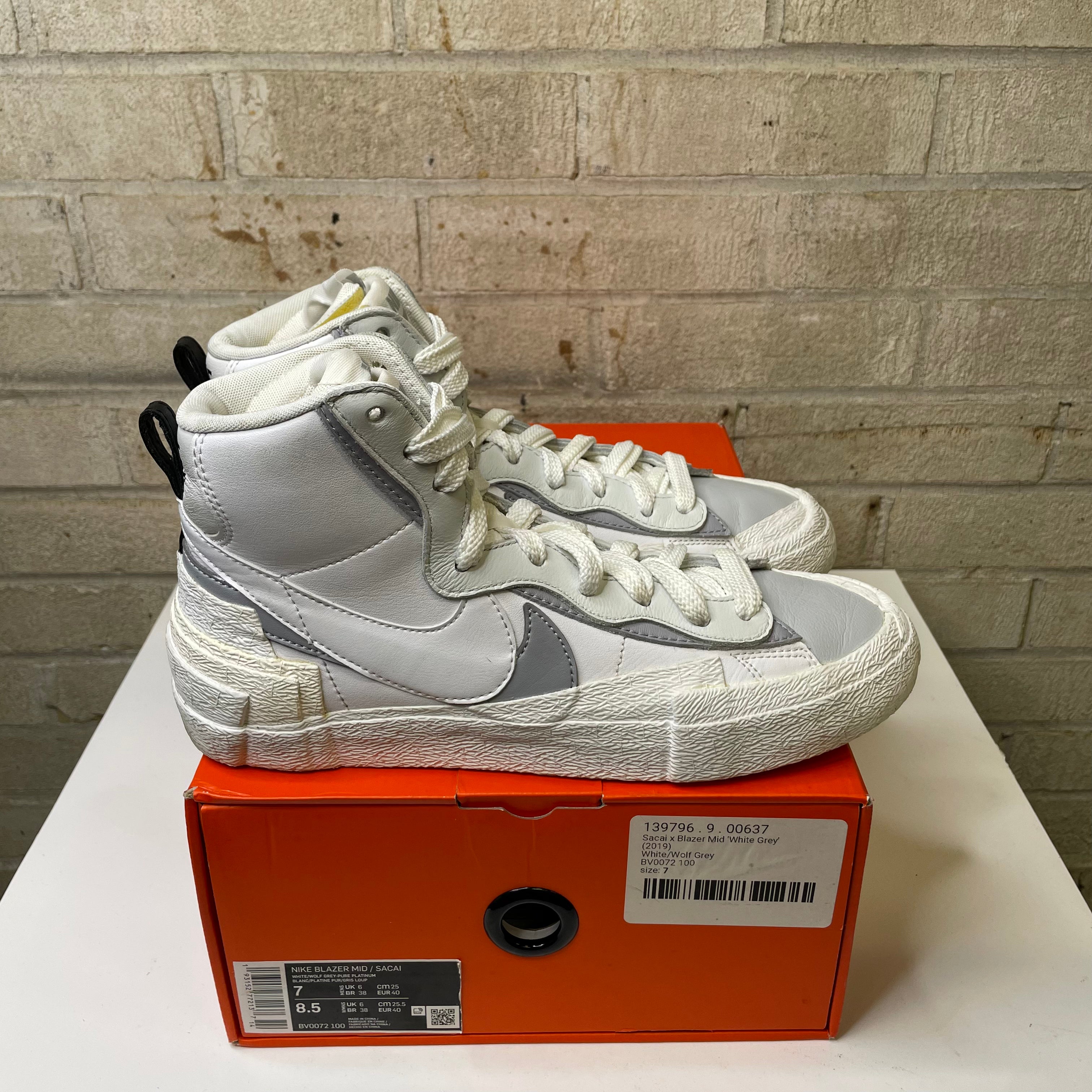 NIKE BLAZER MID SACAI WHITE GREY SIZE 7 BV0072-100