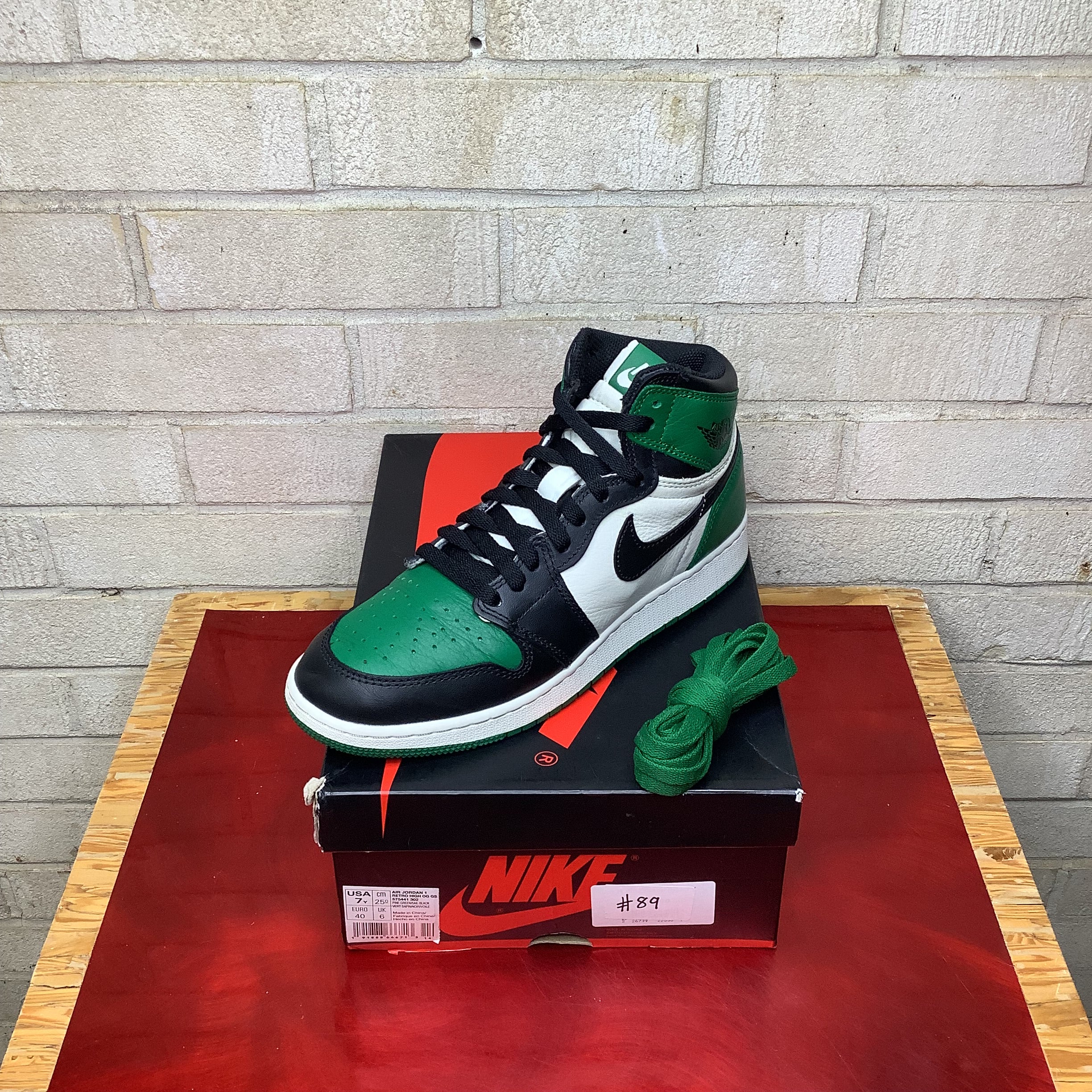 AIR JORDAN 1 PINE GREEN SIZE 7 575441-302