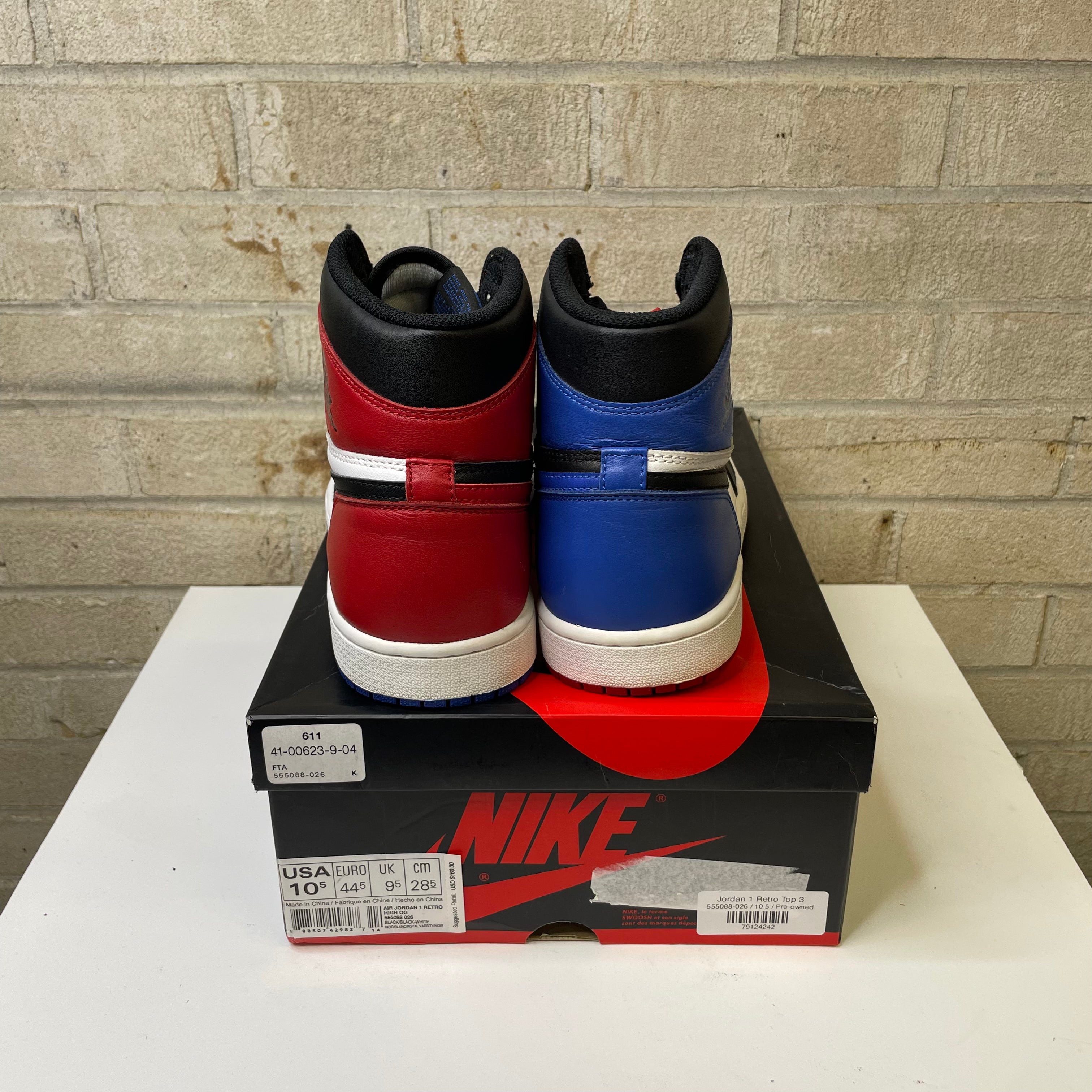 AIR JORDAN 1 TOP 3 SIZE 10.5 55088-026