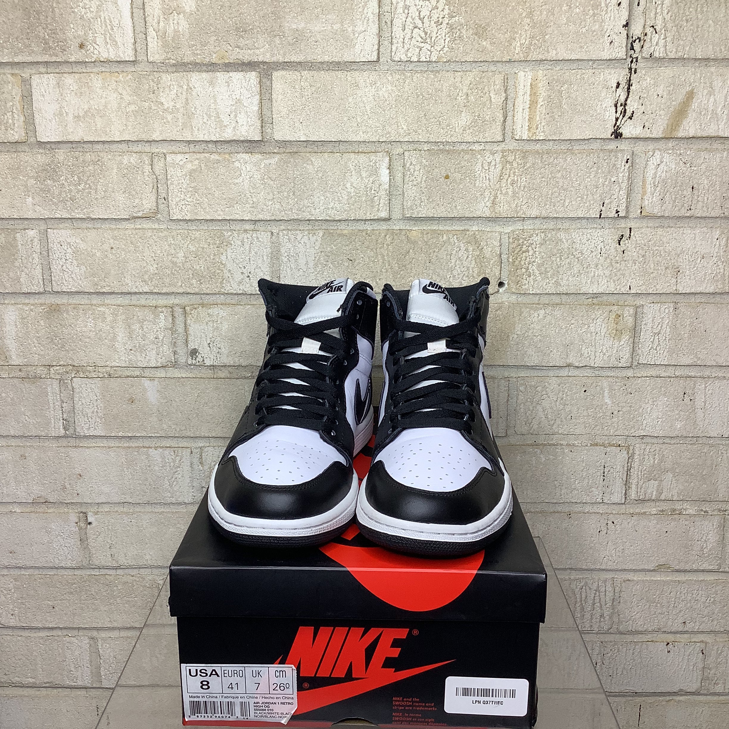 AIR JORDAN 1 BLACK WHITE SIZE 8 555088-010