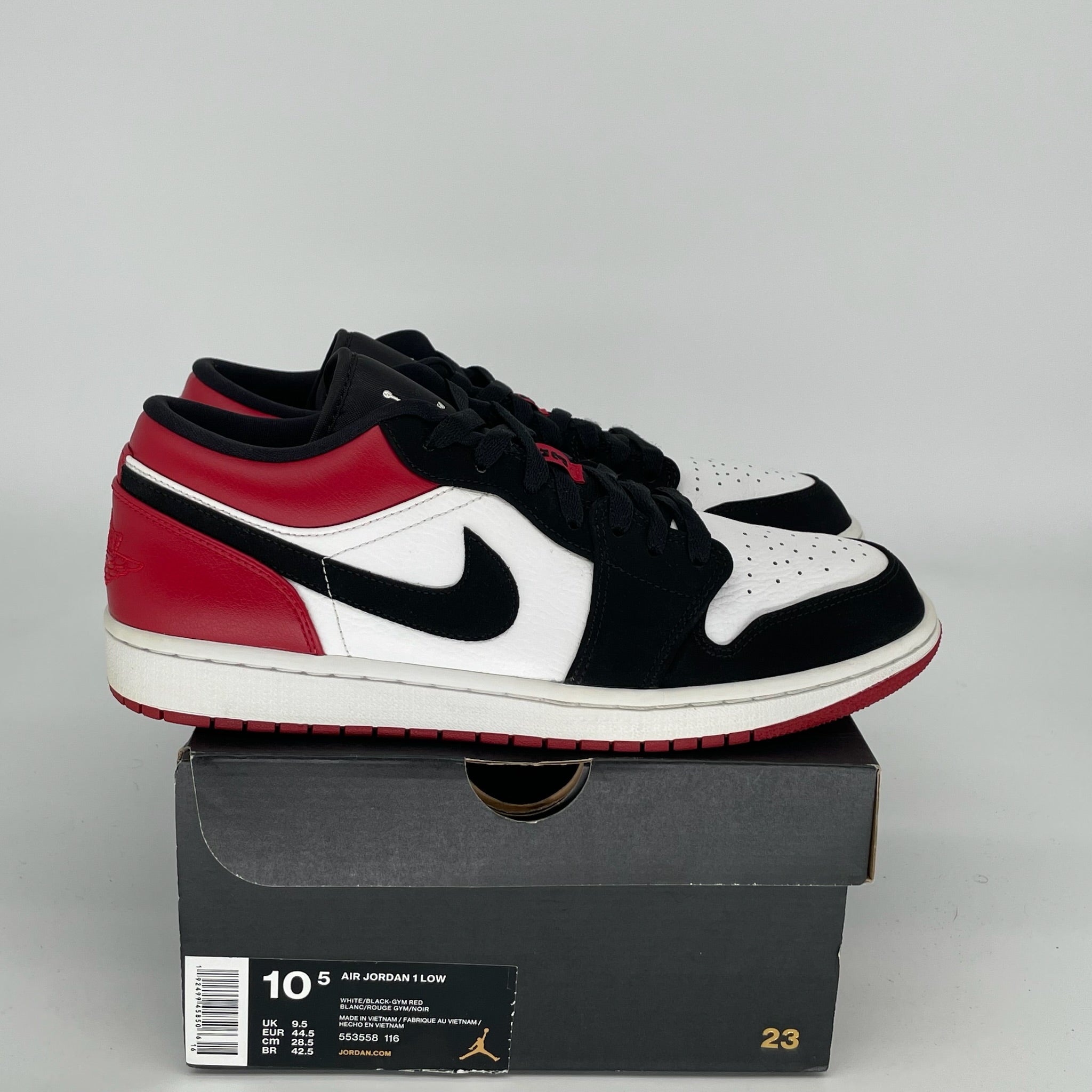 AIR JORDAN 1 LOW BLACK TOE SIZE 10.5 553558-116