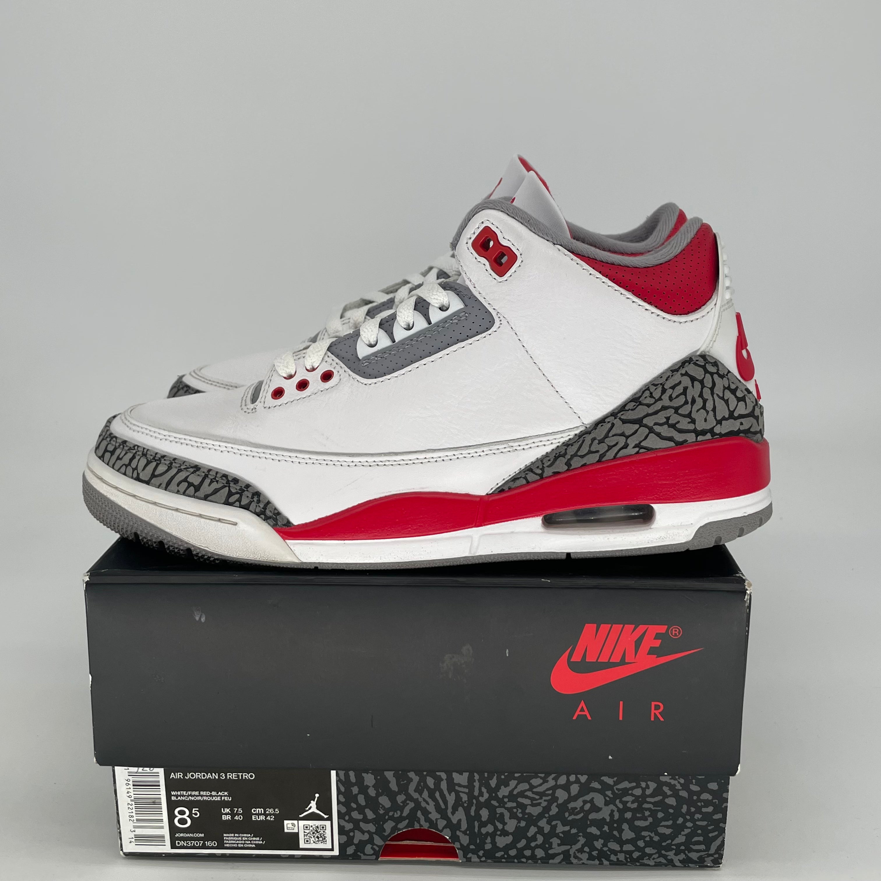 AIR JORDAN 3 FIRE RED DN3707-160 SIZE 8.5/10W