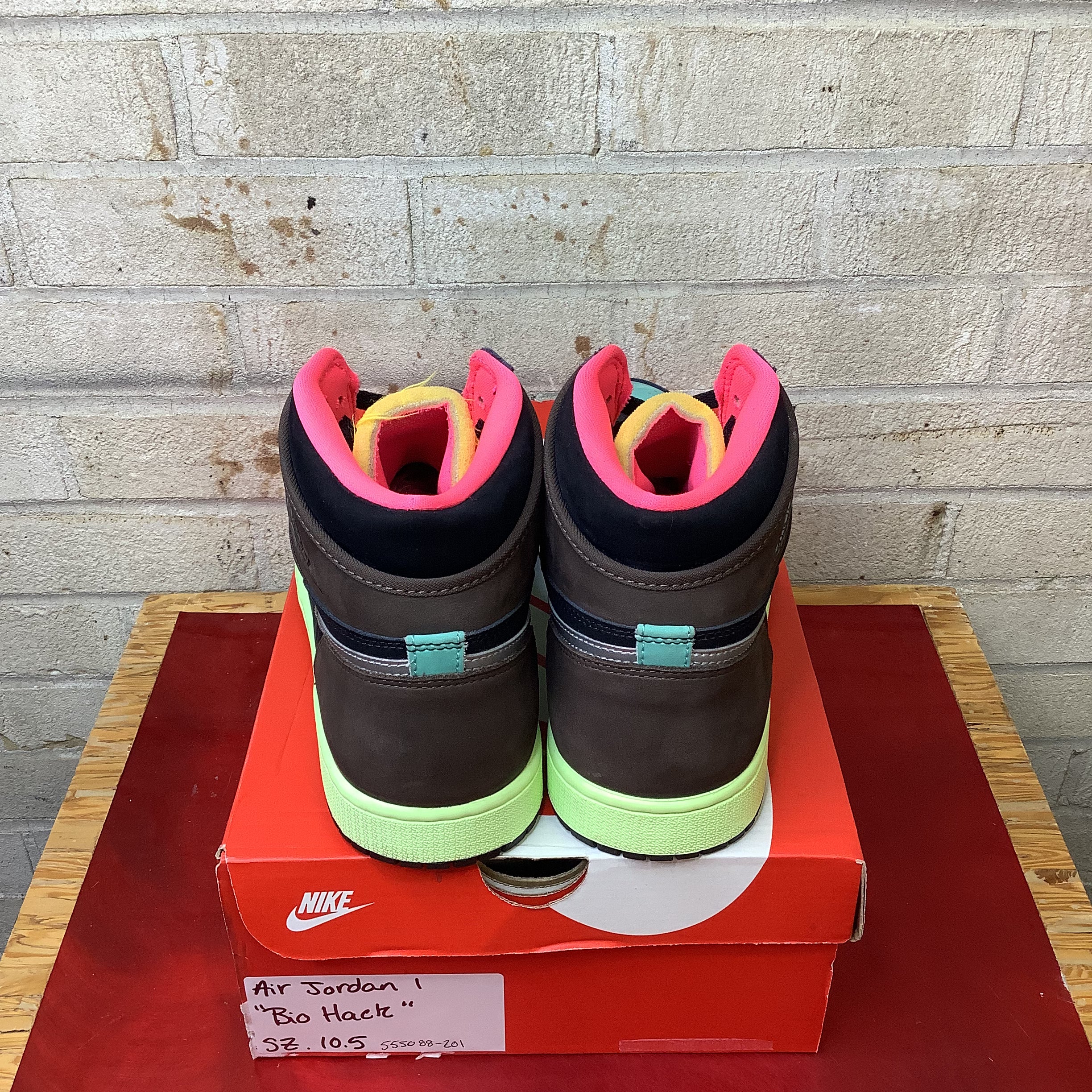 AIR JORDAN 1 BIO HACK SIZE 10.5 555088-201