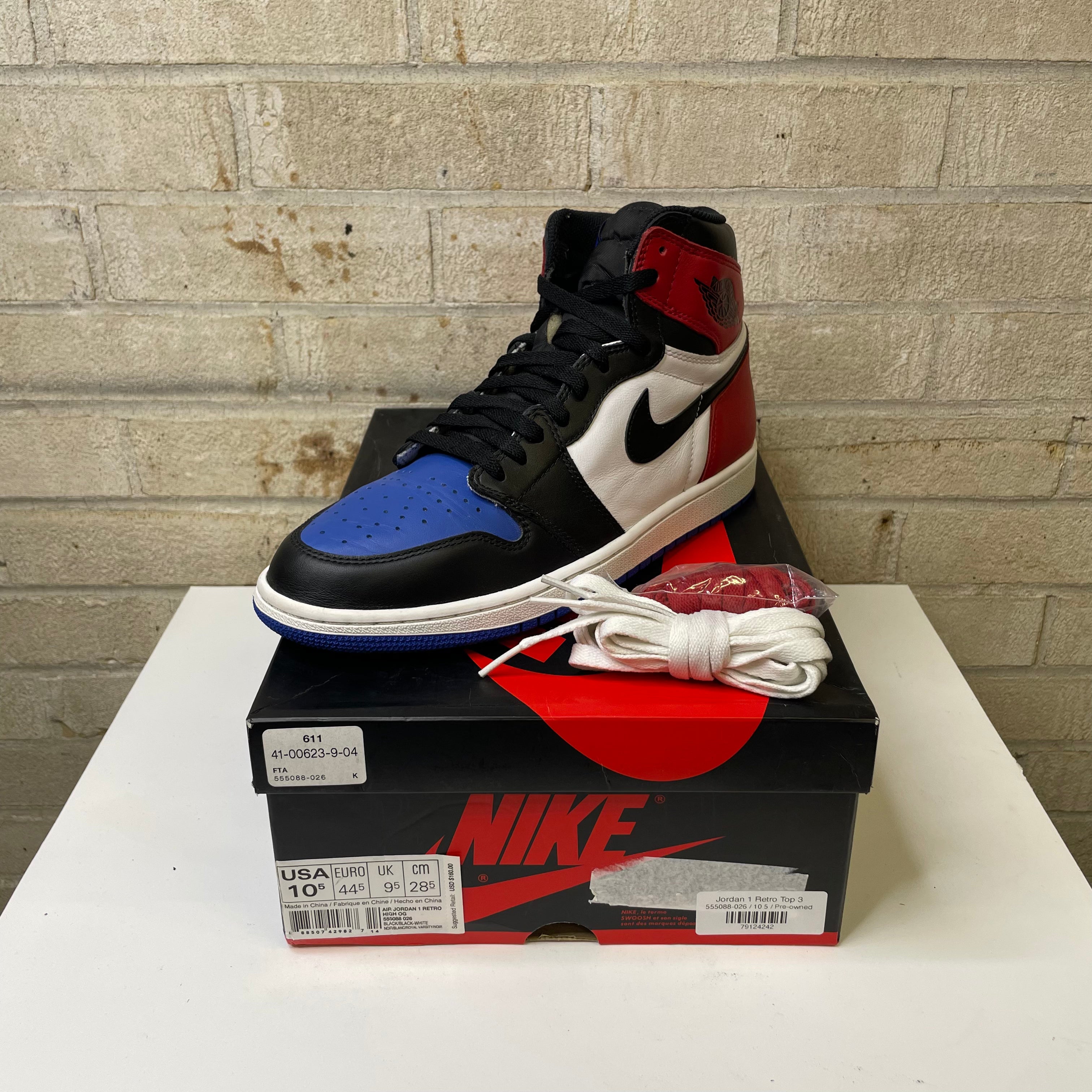 AIR JORDAN 1 TOP 3 SIZE 10.5 55088-026