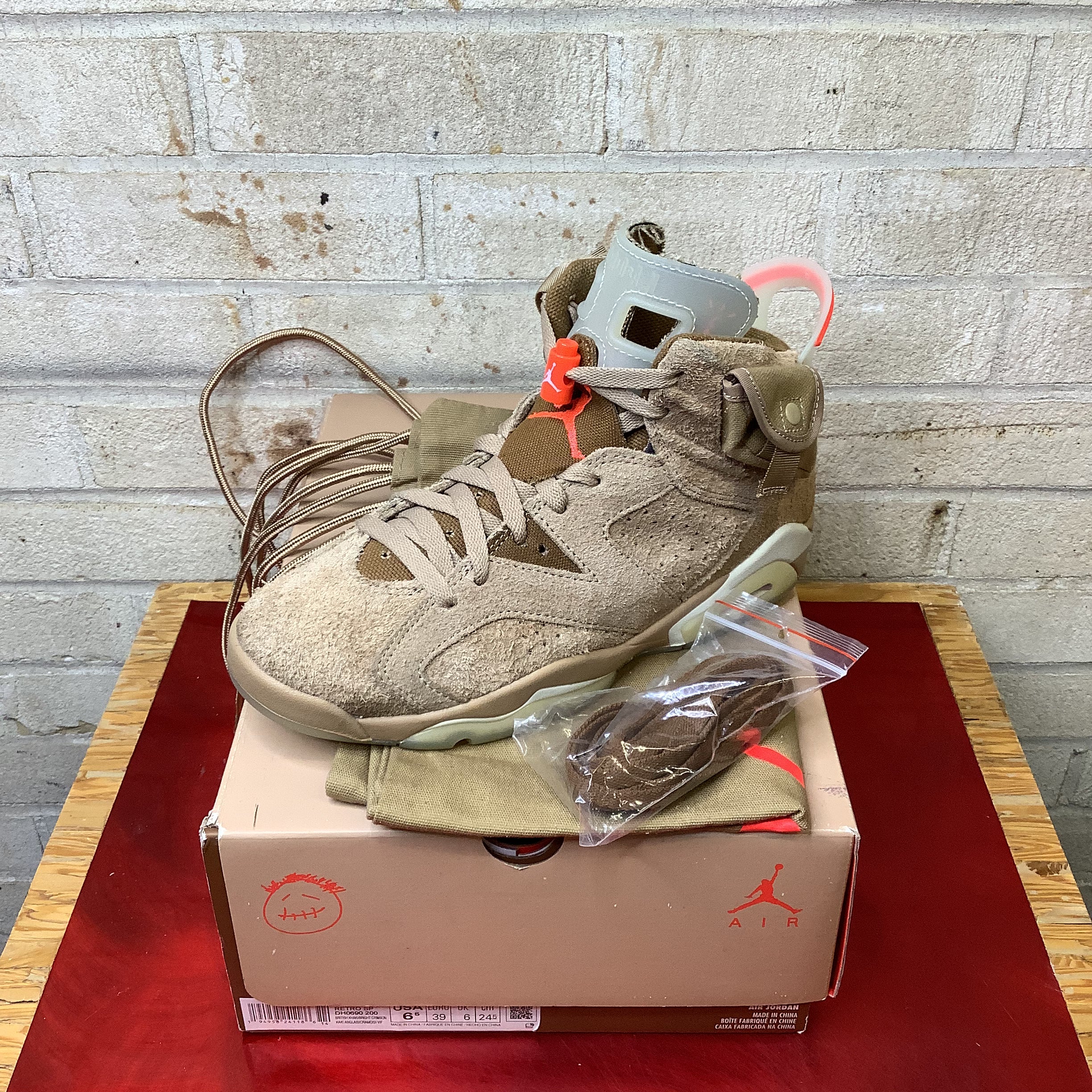 AIR JORDAN 6 TRAVIS SCOTT BRITISH KHAKI SIZE 6.5 DH0690-200