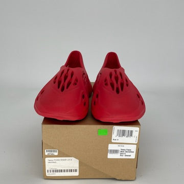 ADIDAS YEEZY FOAM RNNR VERMILLION SIZE 9 GW3355