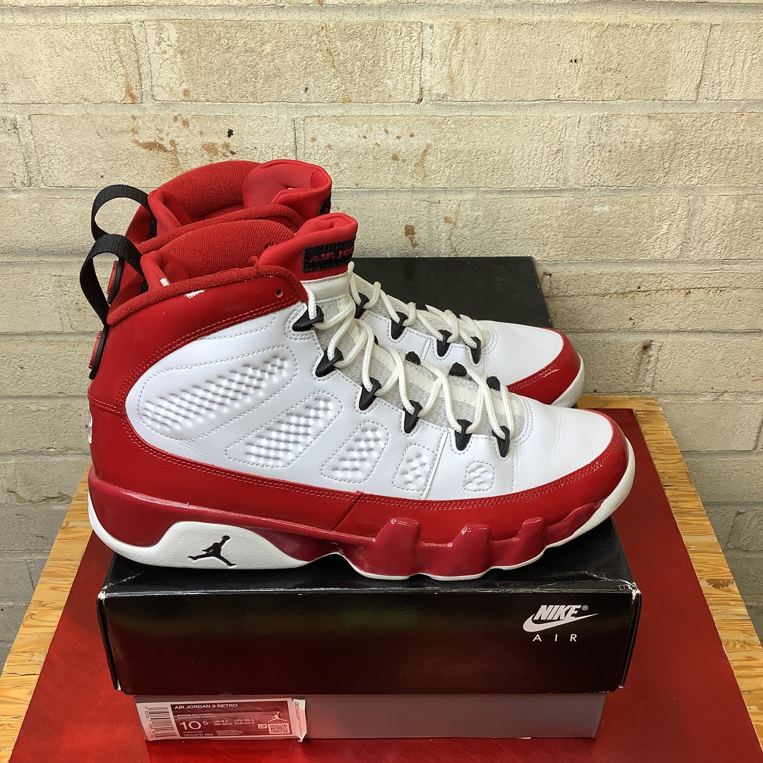 AIR JORDAN 9 GYM RED SIZE 10.5 302370-160