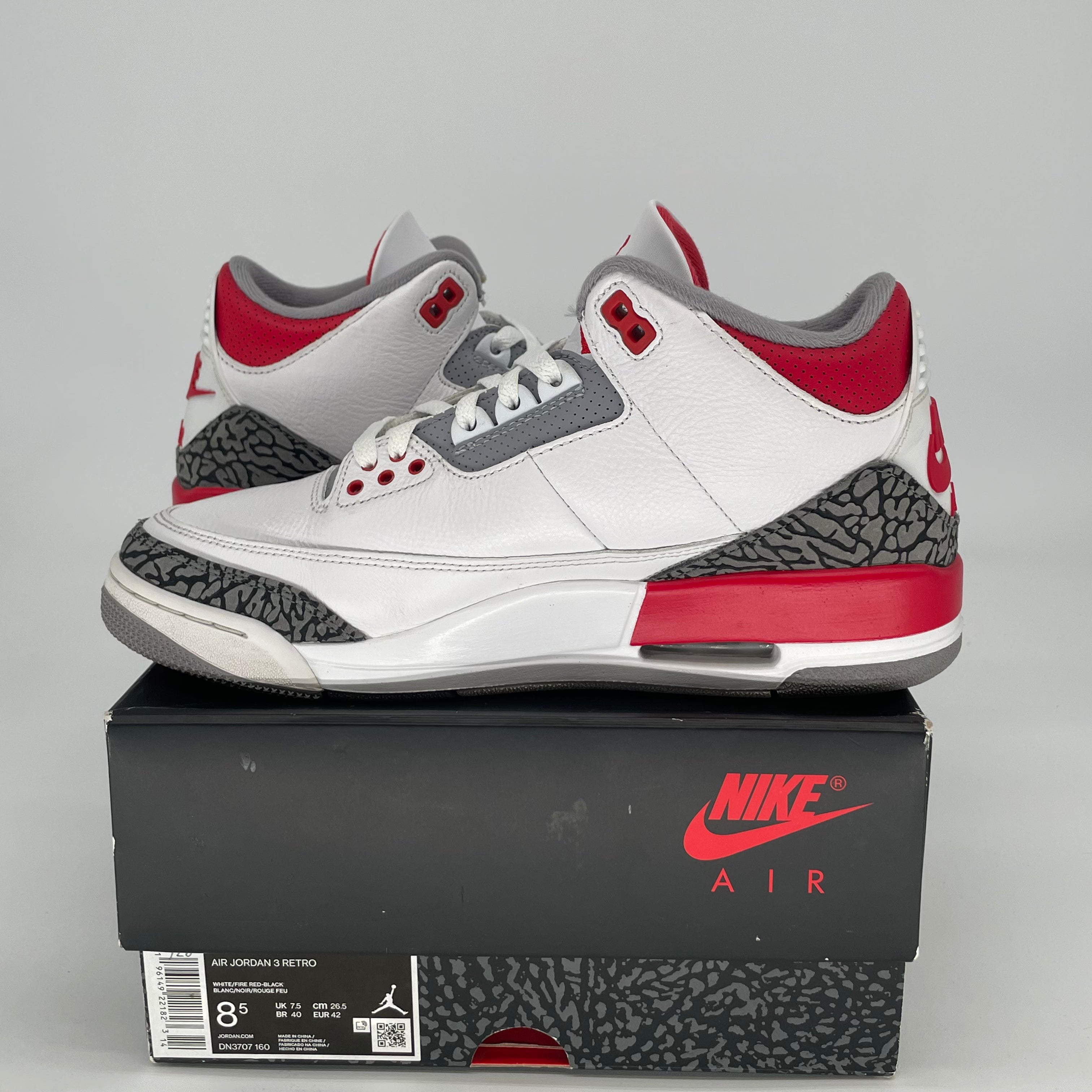 AIR JORDAN 3 FIRE RED DN3707-160 SIZE 8.5/10W