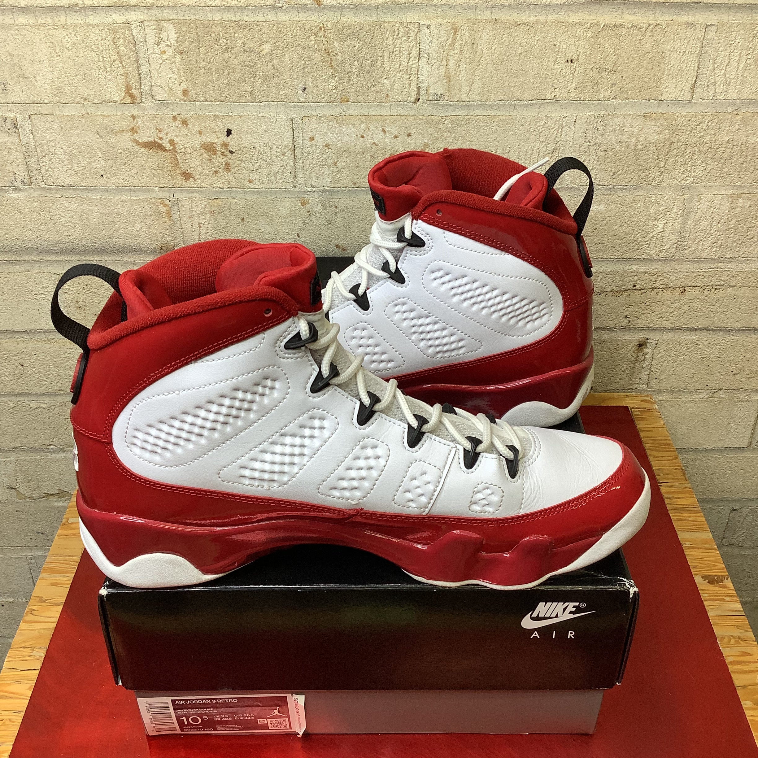 AIR JORDAN 9 GYM RED SIZE 10.5 302370-160