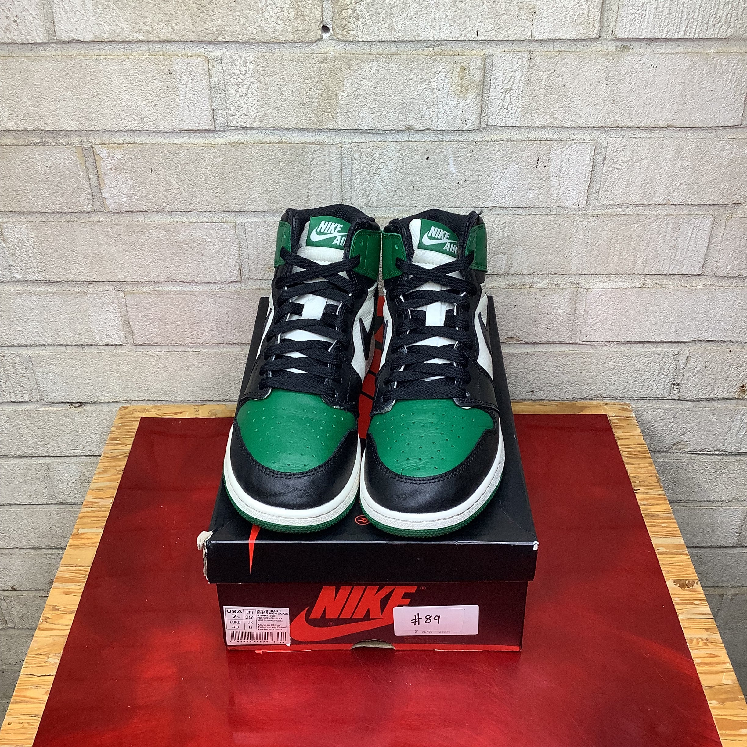 AIR JORDAN 1 PINE GREEN SIZE 7 575441-302