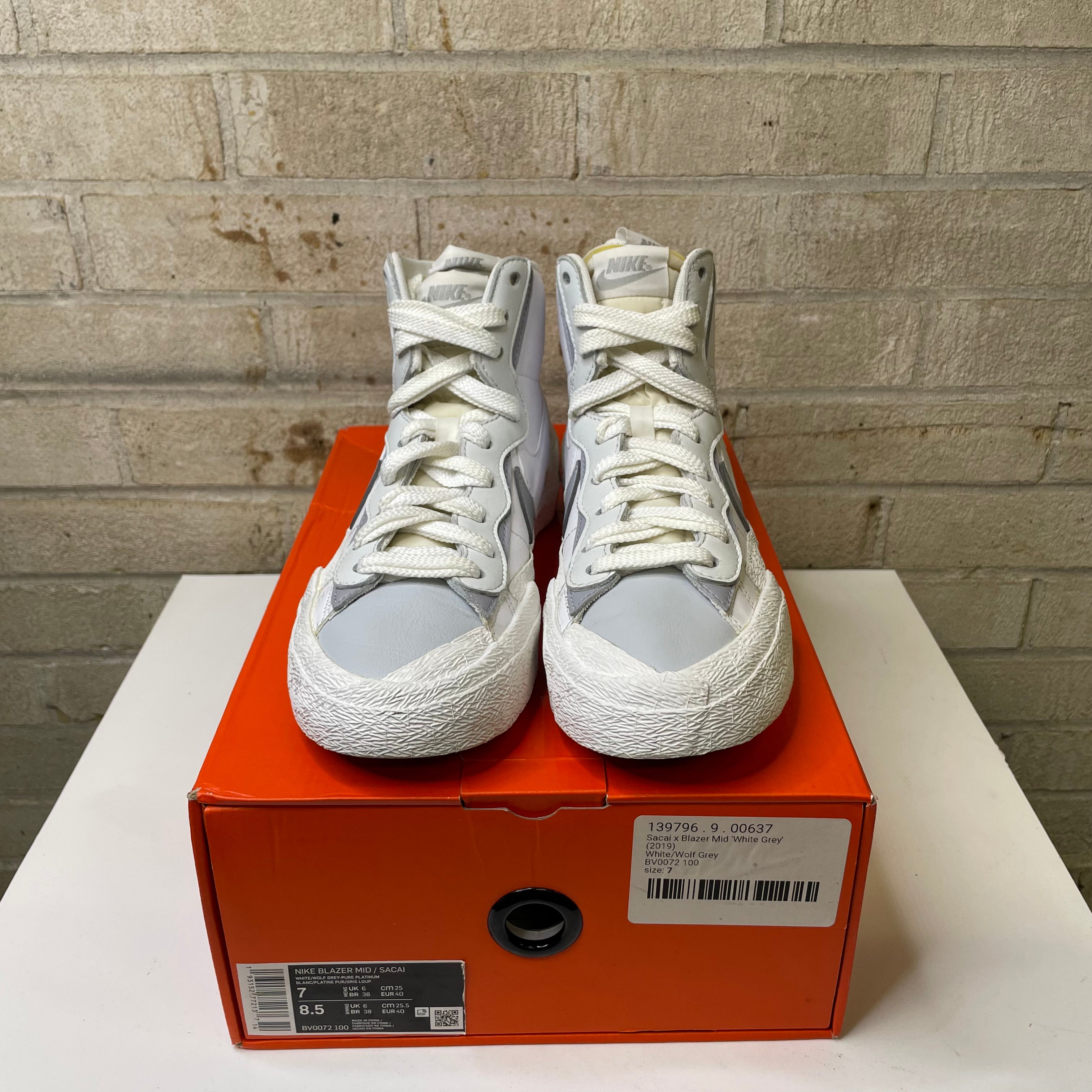 NIKE BLAZER MID SACAI WHITE GREY SIZE 7 BV0072-100