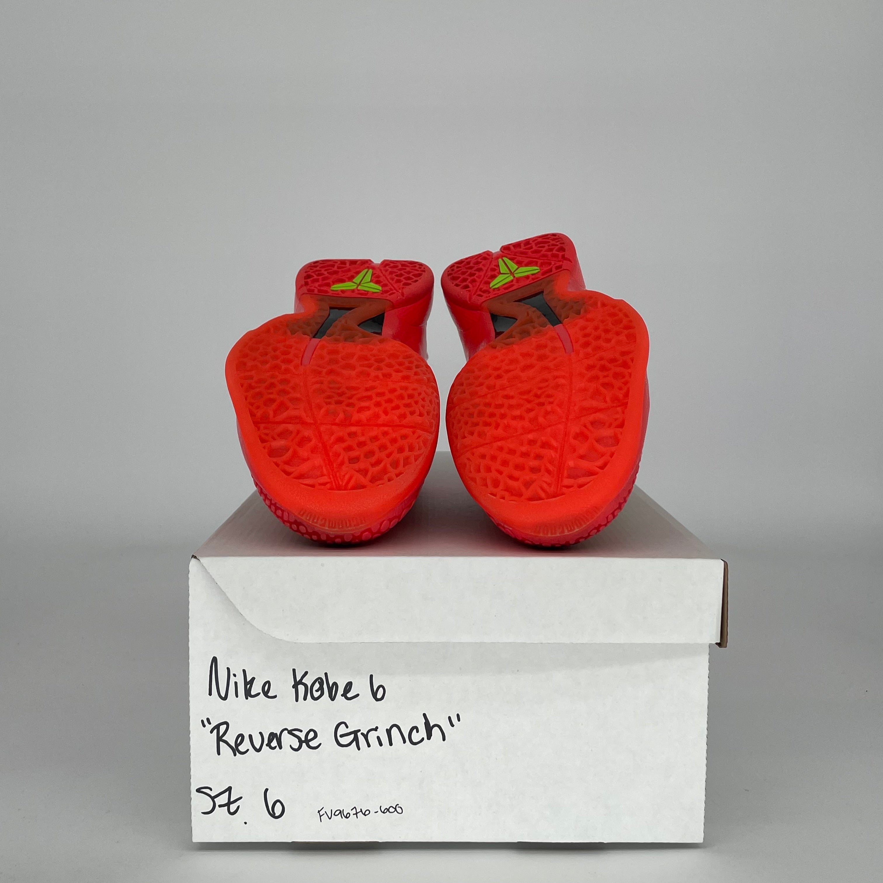 NIKE KOBE 6 REVERSE GRINCH SIZE 6Y FV9676-600