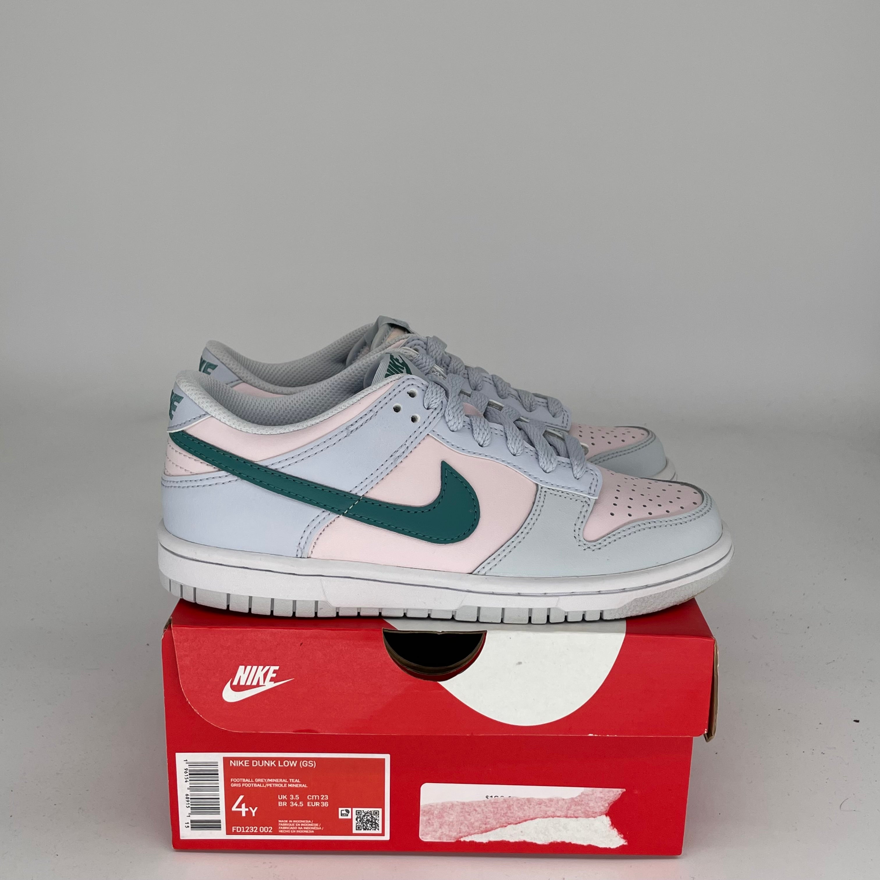 NIKE DUNK LOW MINERAL TEAL SIZE 4Y FD1232-002