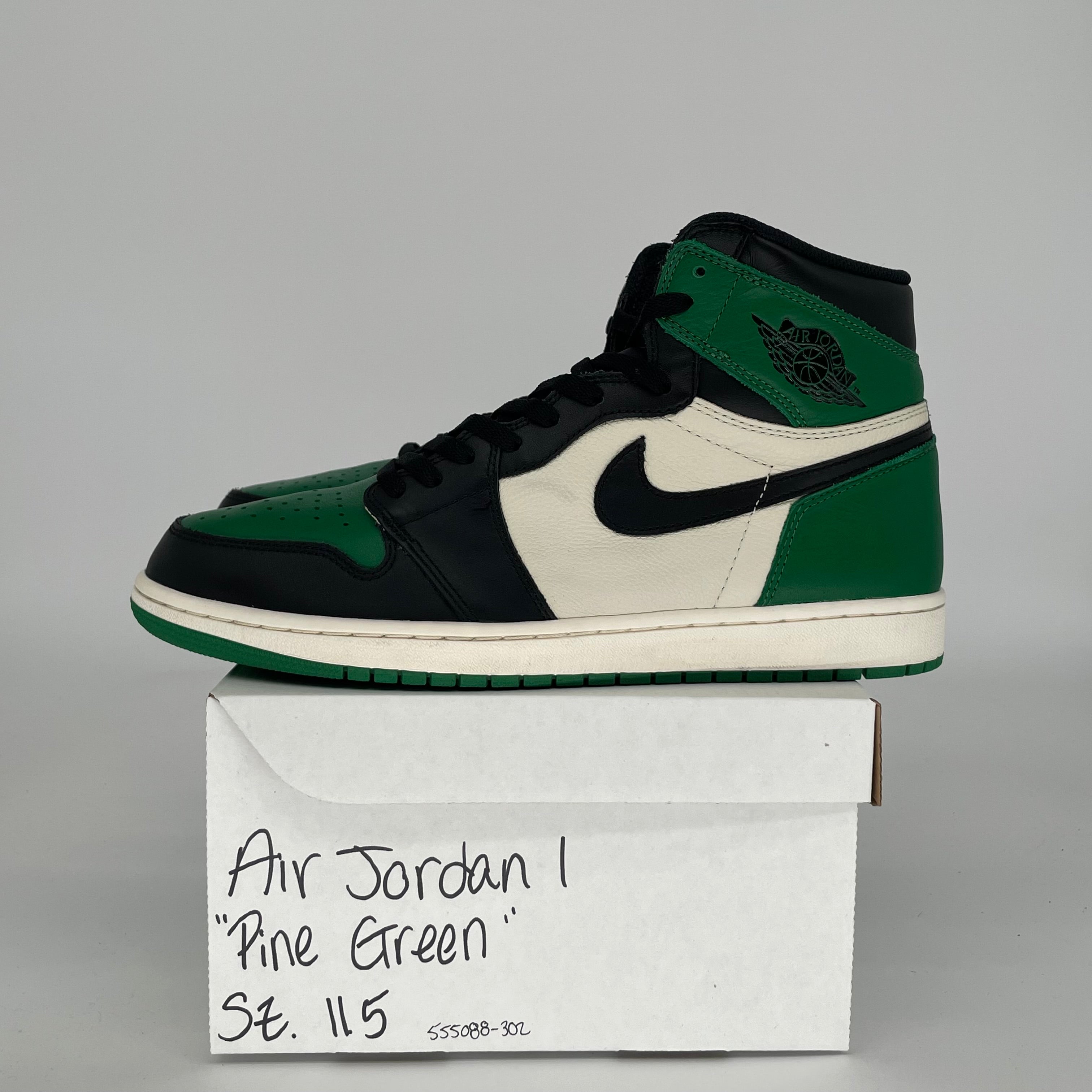 AIR JORDAN 1 PINE GREEN SIZE 11.5 555088-302