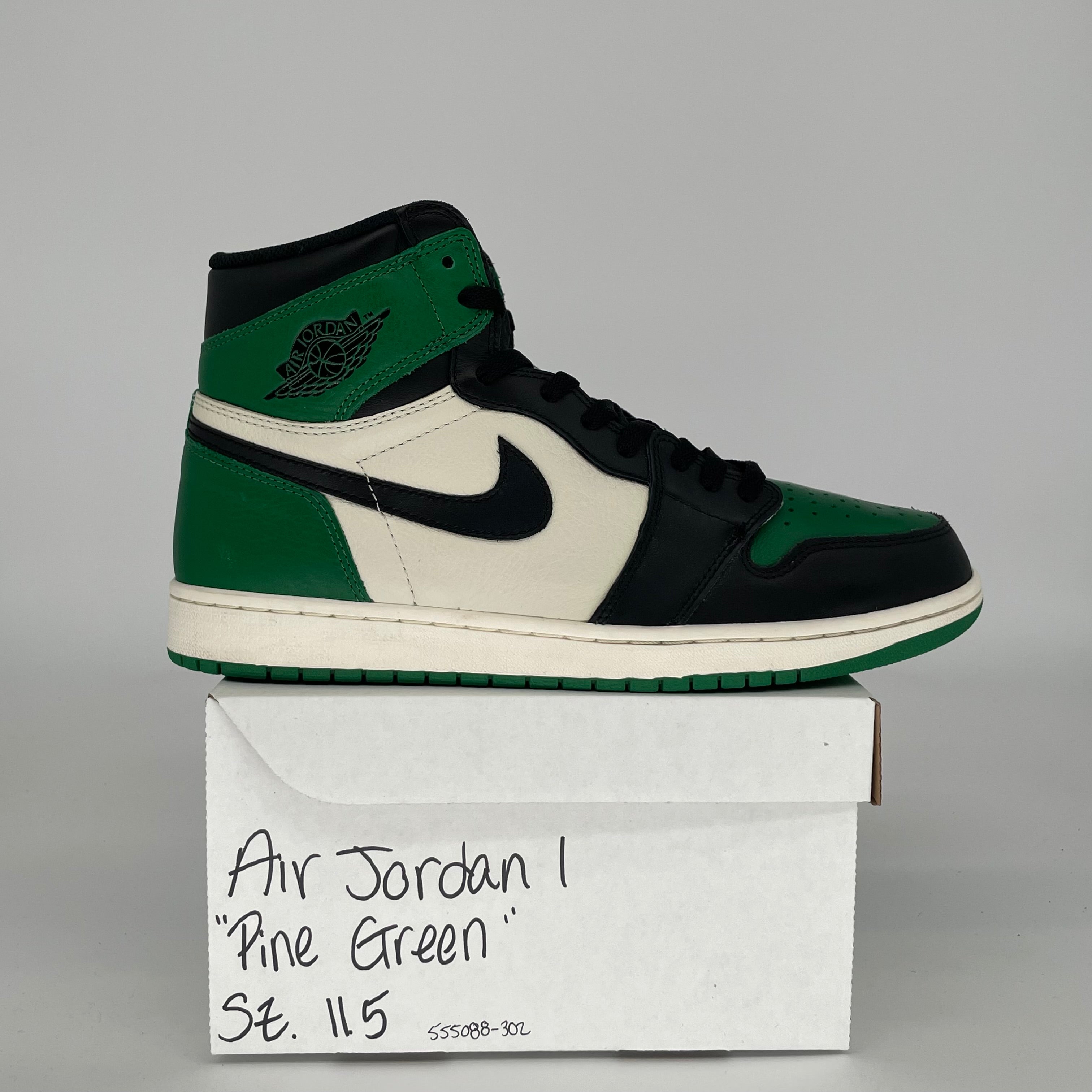 AIR JORDAN 1 PINE GREEN SIZE 11.5 555088-302