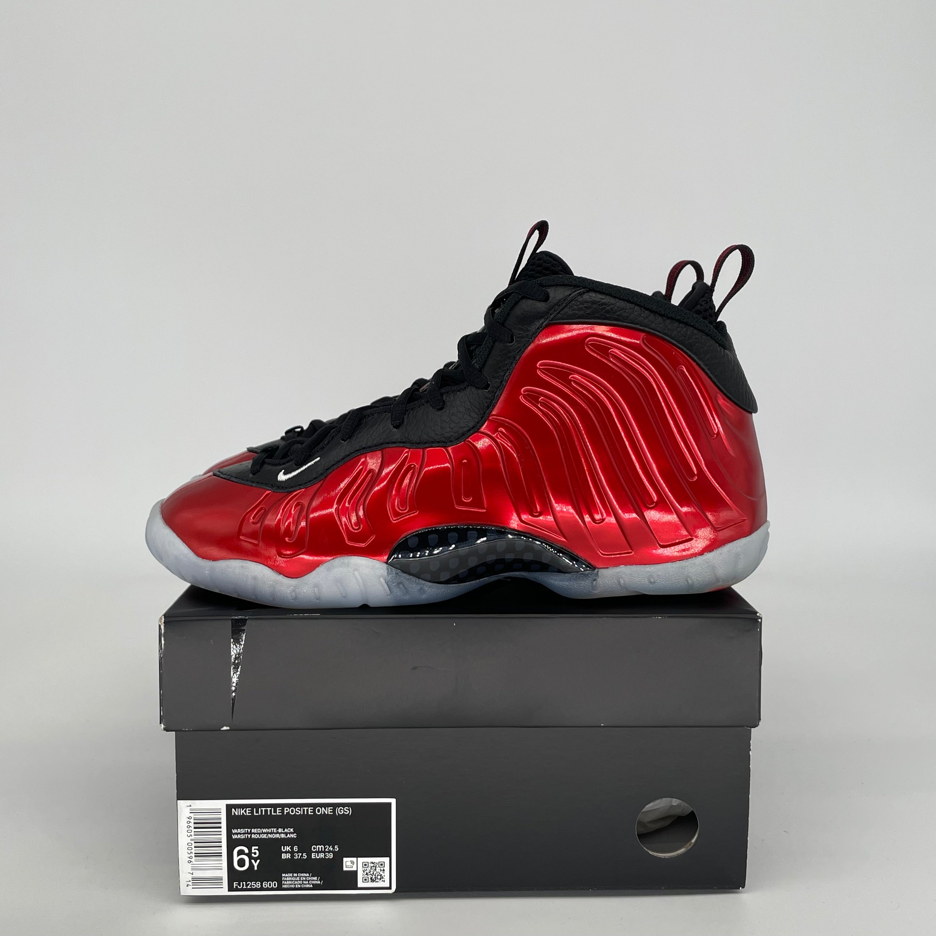 NIKE AIR FOAMPOSITE METALLIC RED SIZE 6.5Y FJ1258-600