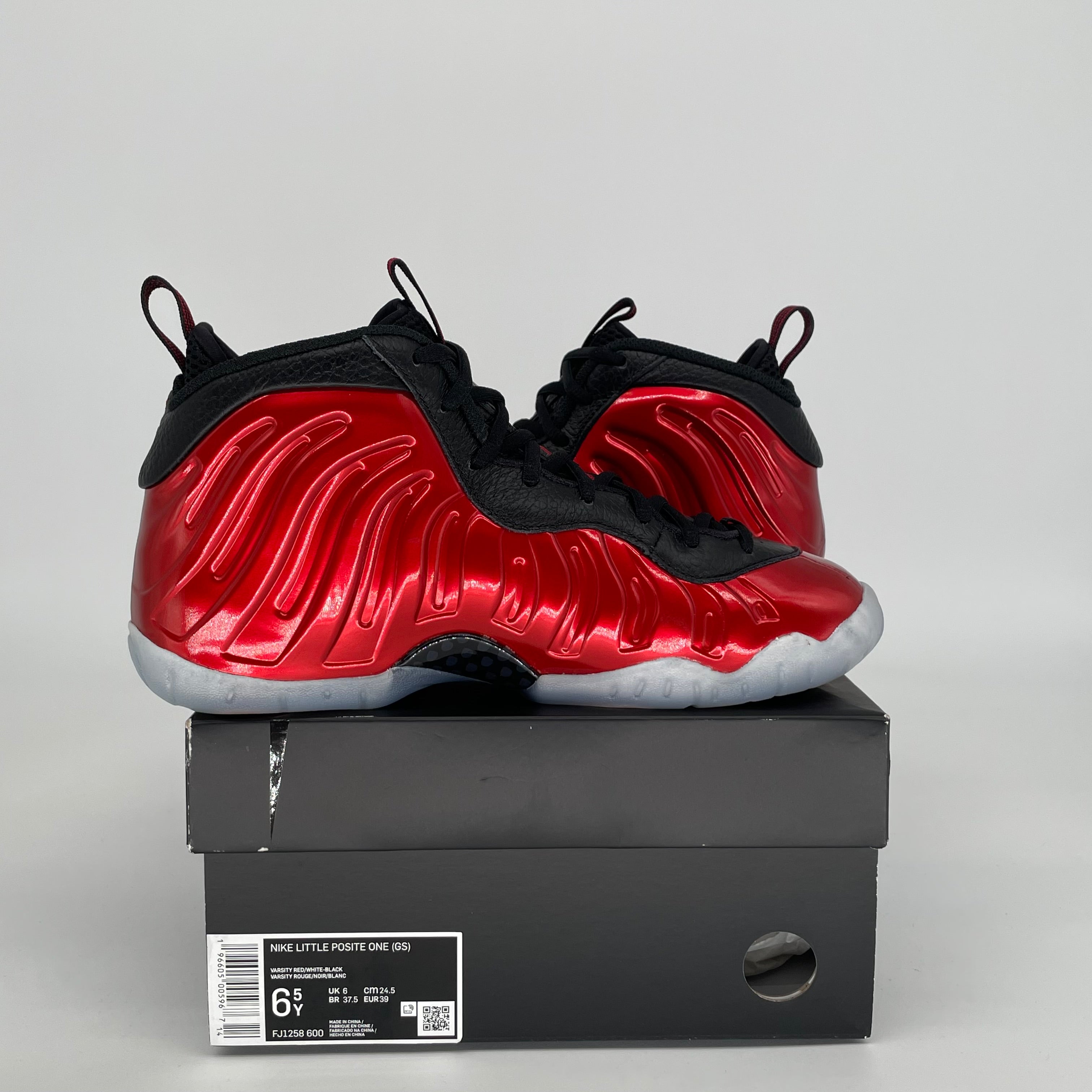 NIKE AIR FOAMPOSITE METALLIC RED SIZE 6.5Y FJ1258-600