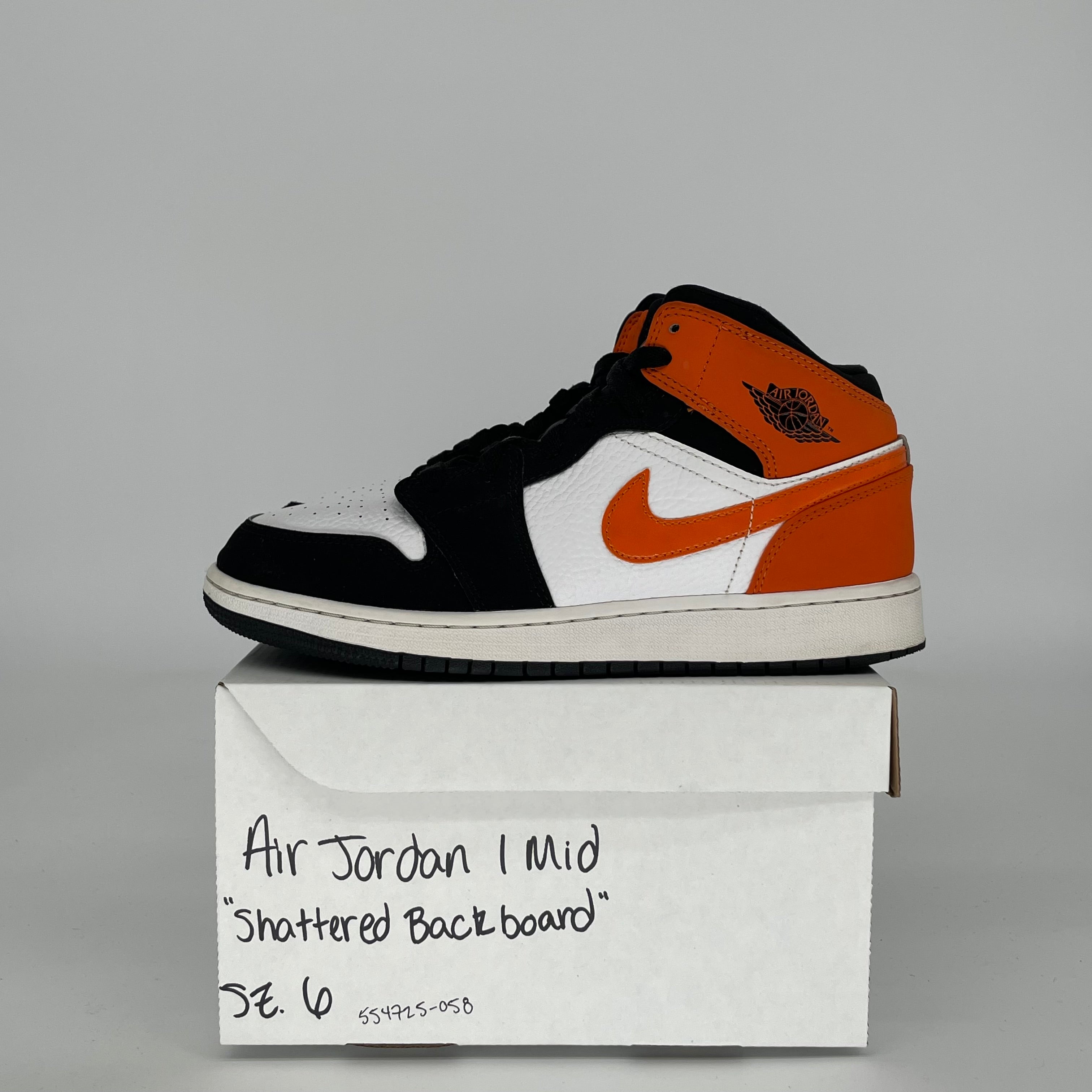 AIR JORDAN 1 MID SHATTERED BACKBOARD SIZE 6Y 554725-058