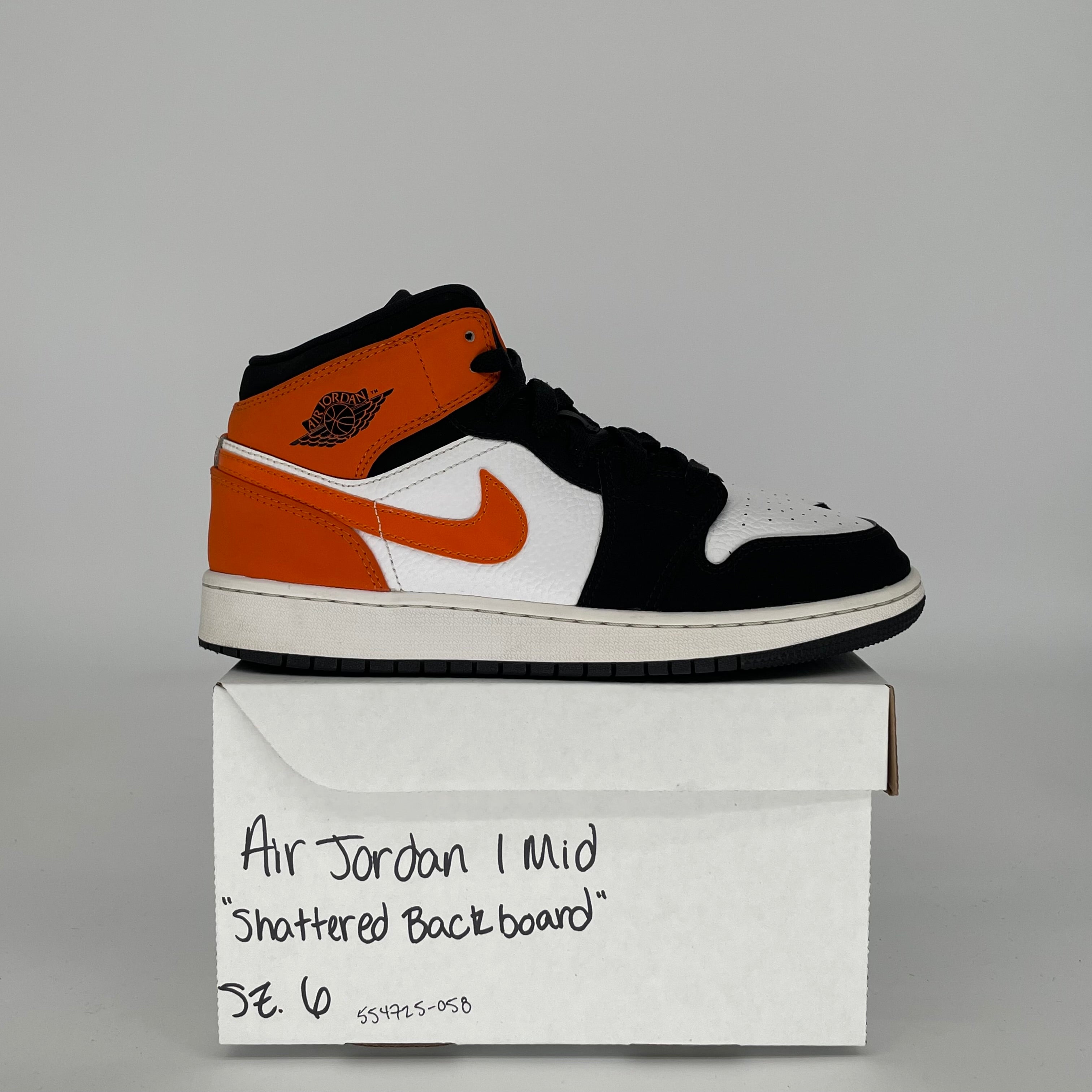 AIR JORDAN 1 MID SHATTERED BACKBOARD SIZE 6Y 554725-058