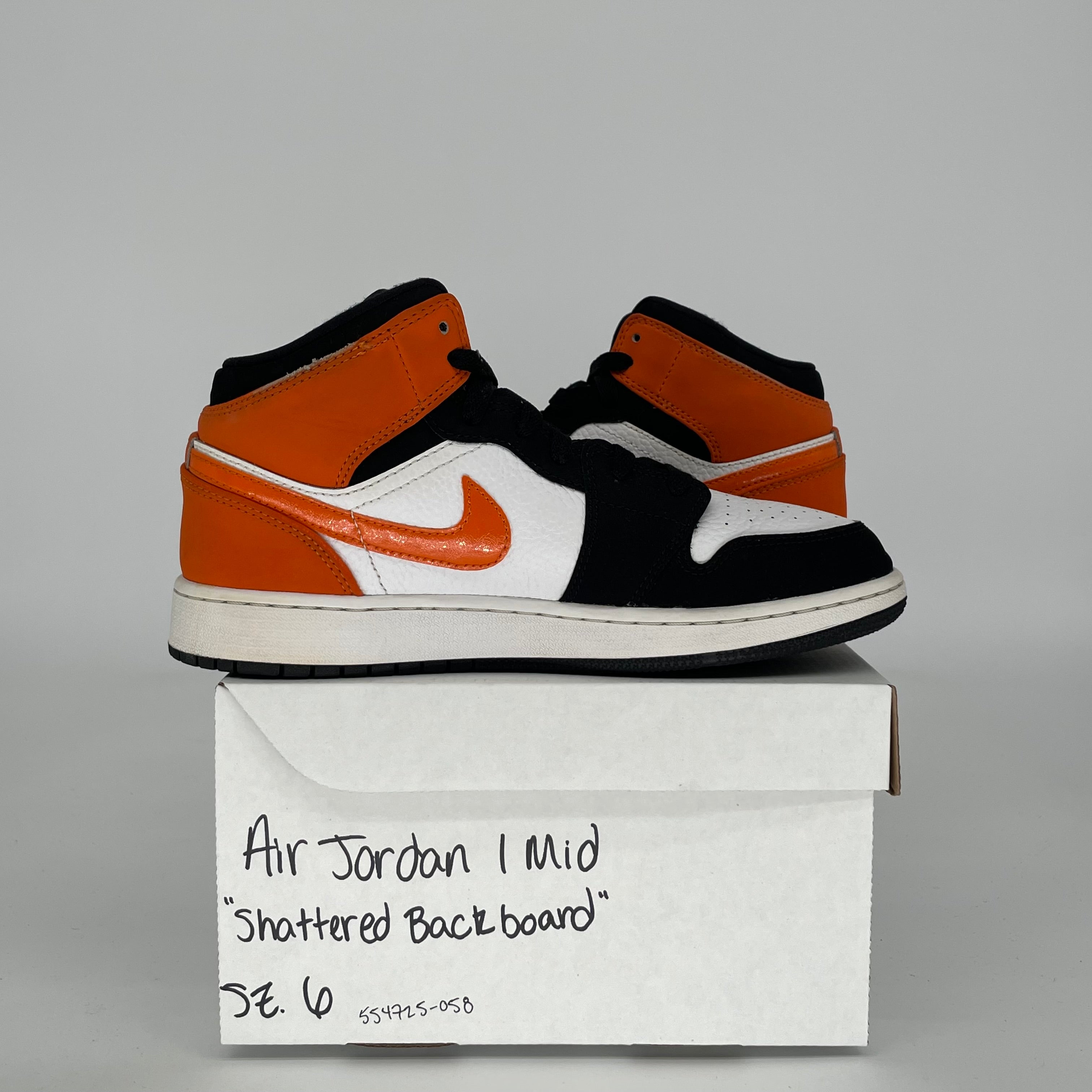 AIR JORDAN 1 MID SHATTERED BACKBOARD SIZE 6Y 554725-058