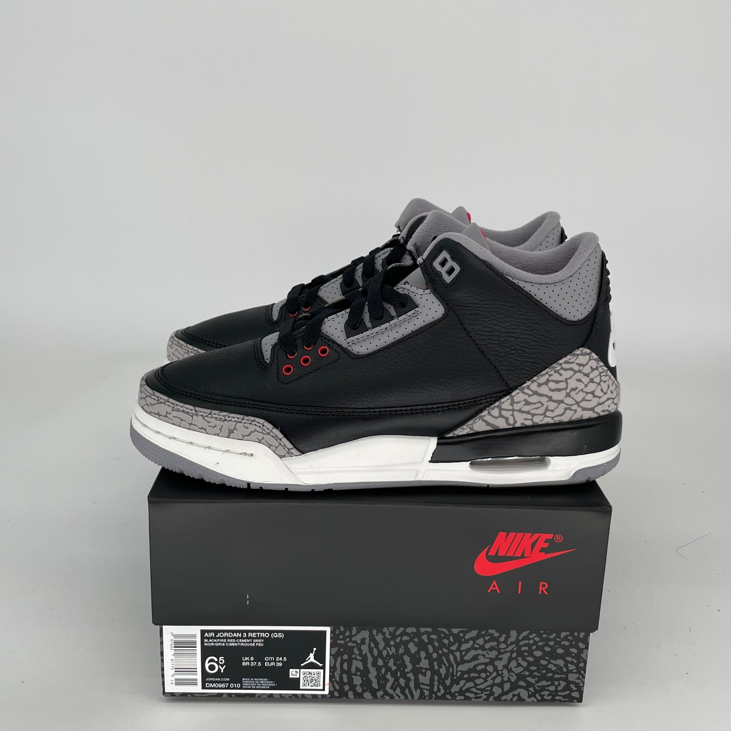 AIR JORDAN 3 BLACK CEMENT SIZE 6.5Y DM0967-010