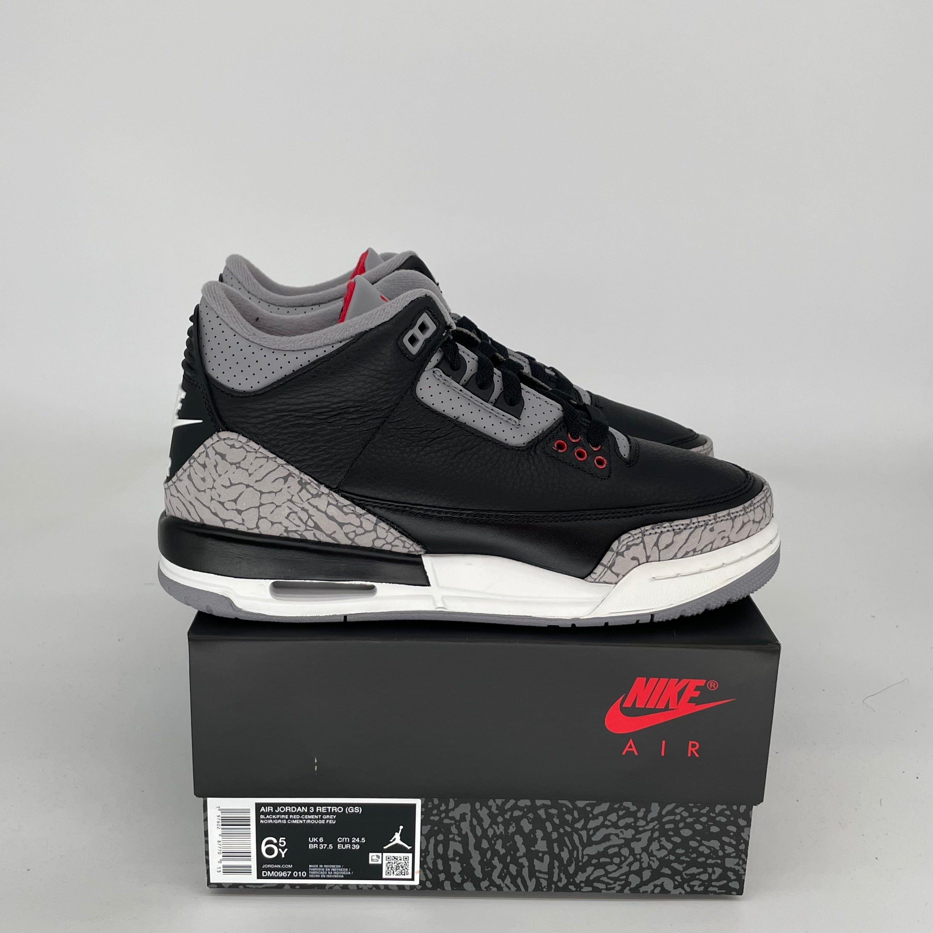 AIR JORDAN 3 BLACK CEMENT SIZE 6.5Y DM0967-010