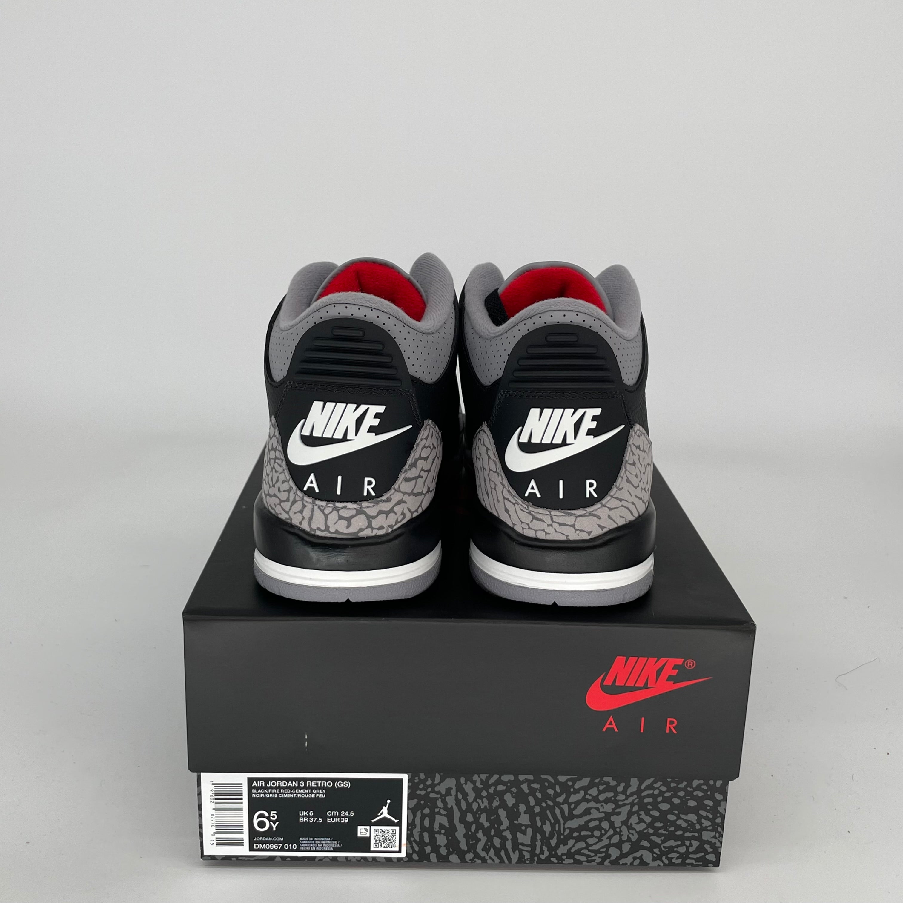 AIR JORDAN 3 BLACK CEMENT SIZE 6.5Y DM0967-010