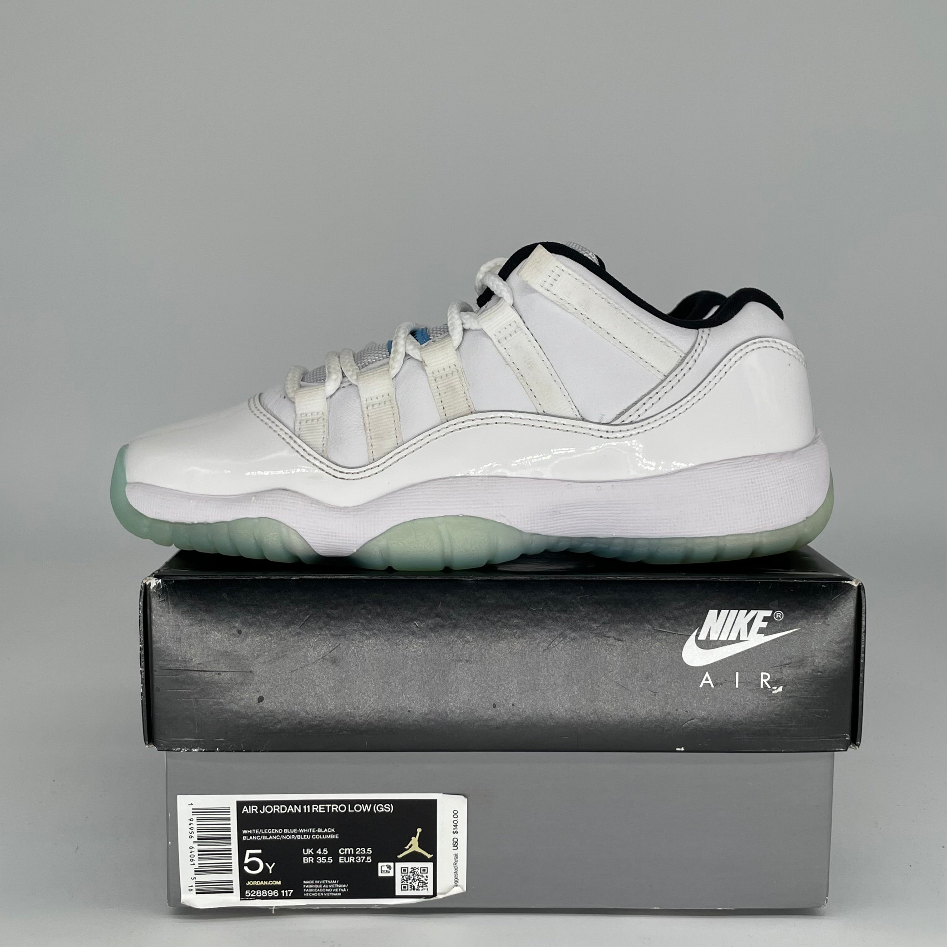 AIR JORDAN 11 LOW LEGEND BLUE SIZE 5 528896-117