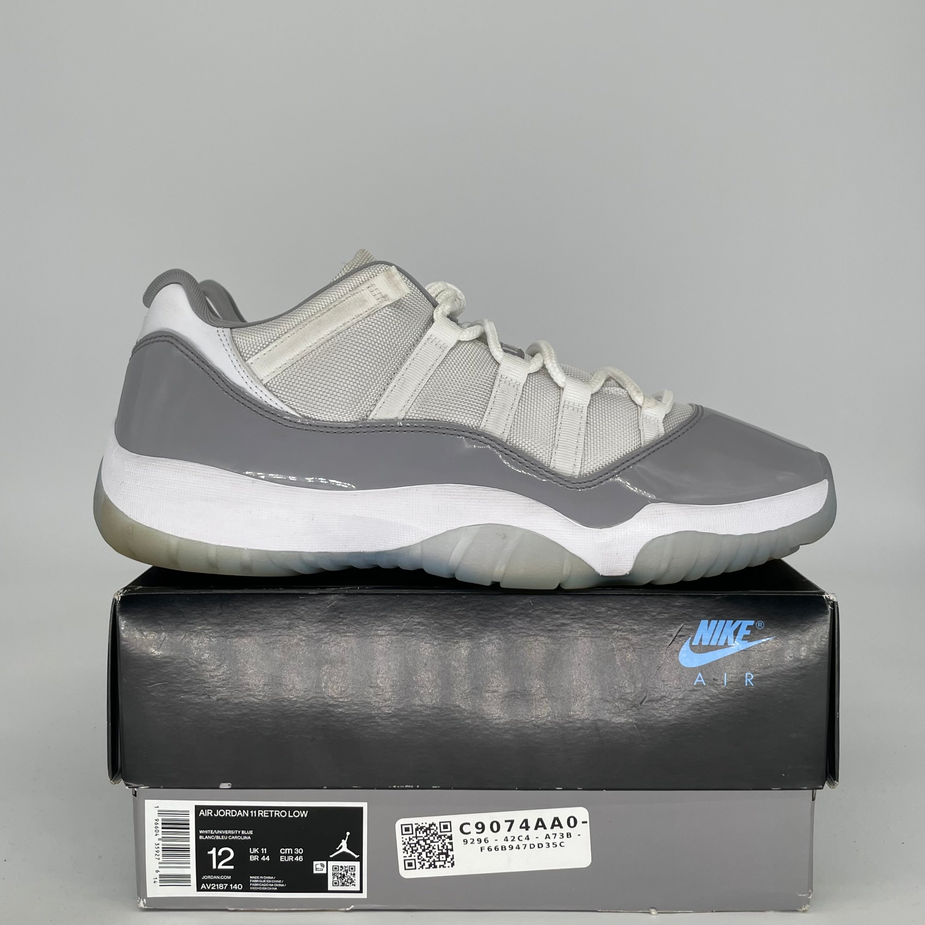 AIR JORDAN 11 LOW CEMENT GREY SIZE 12 AV2187-140